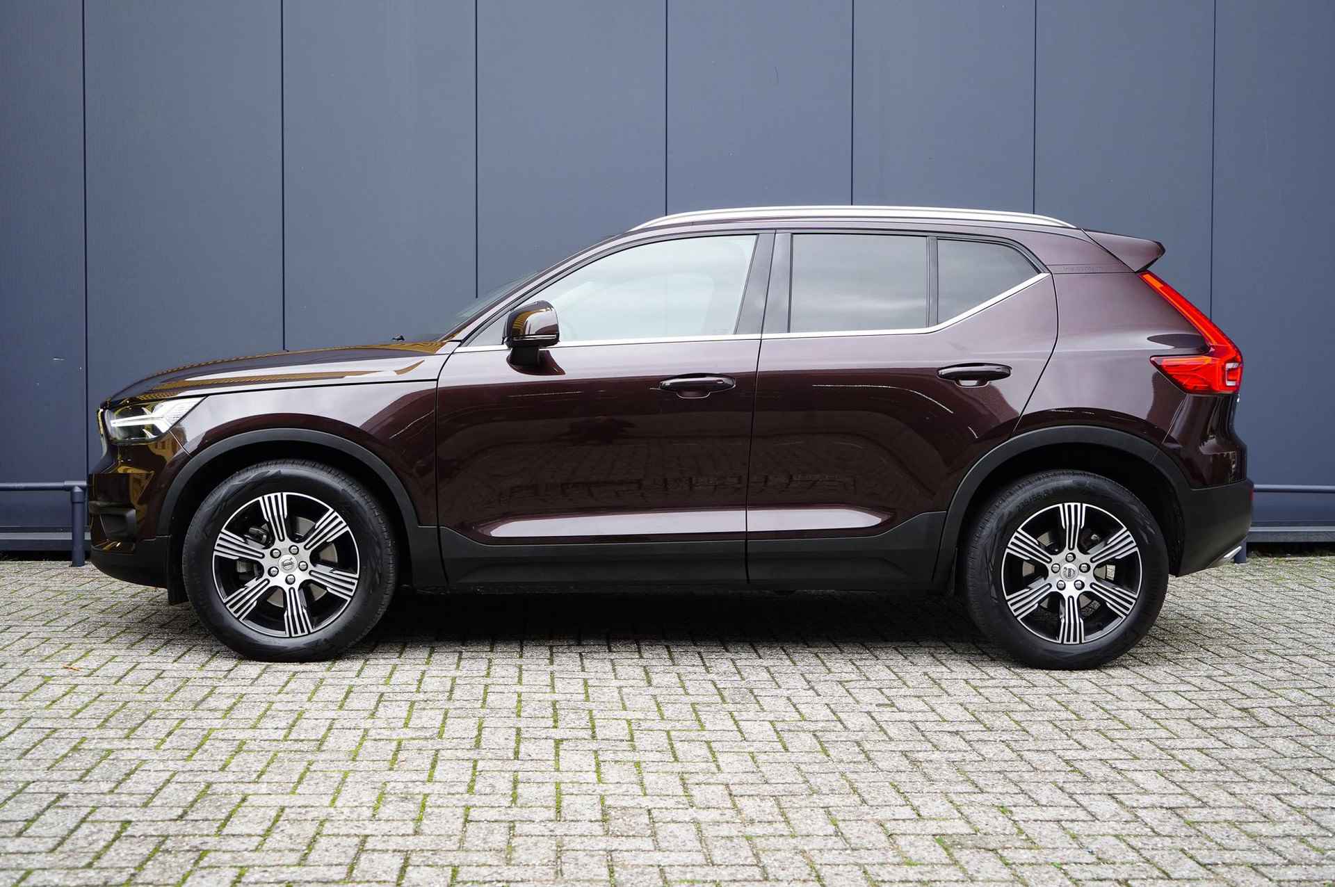 Volvo XC40 2.0 T4 Inscription | Panoramadak | Lederen bekleding | Harman/Kardon Audio | Park Assist - 3/31