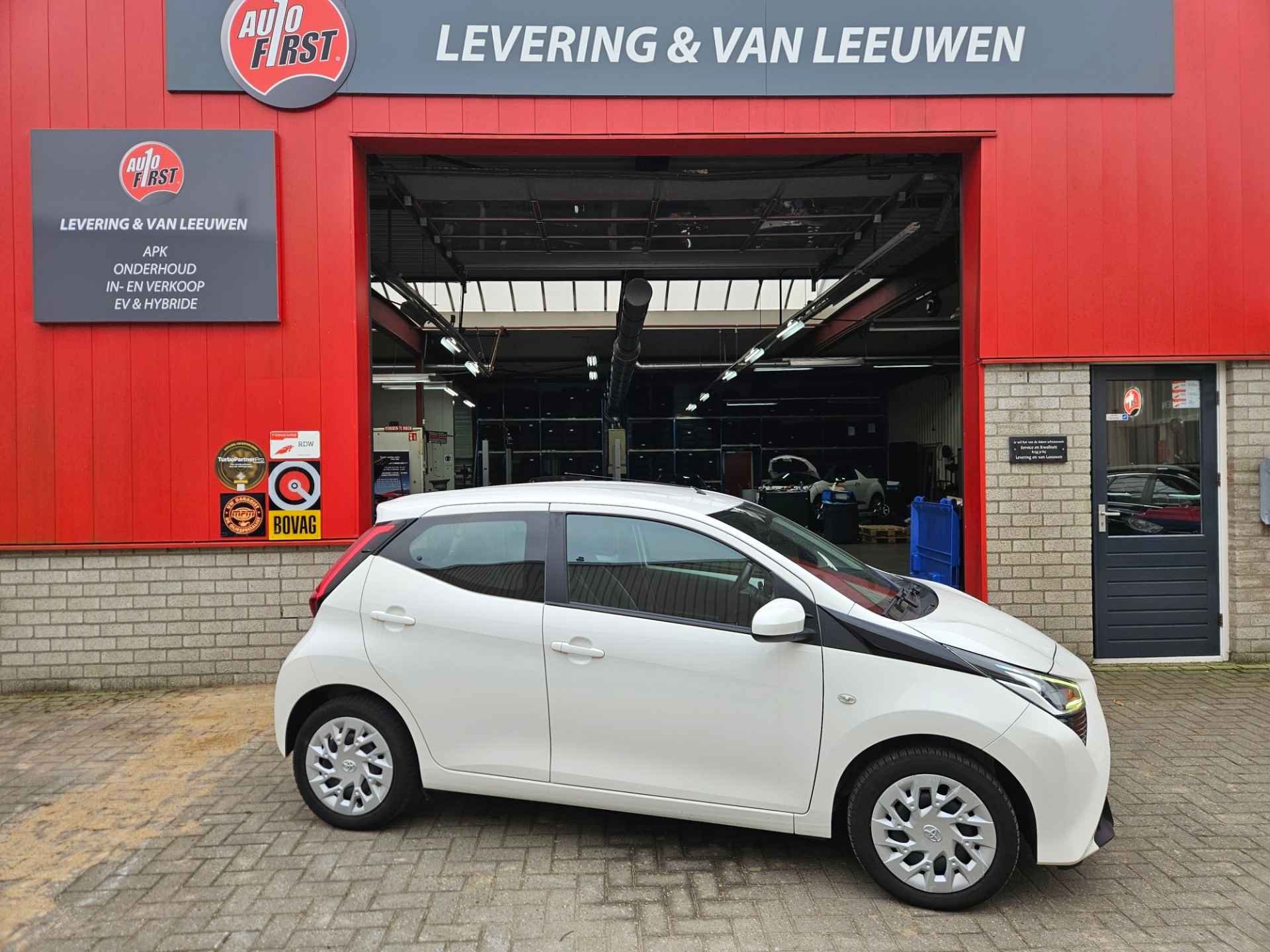 Toyota Aygo 1.0 VVT-i x-play limited Airco/ Camera/ Navigatie/ Rijklaarprijs - 3/20