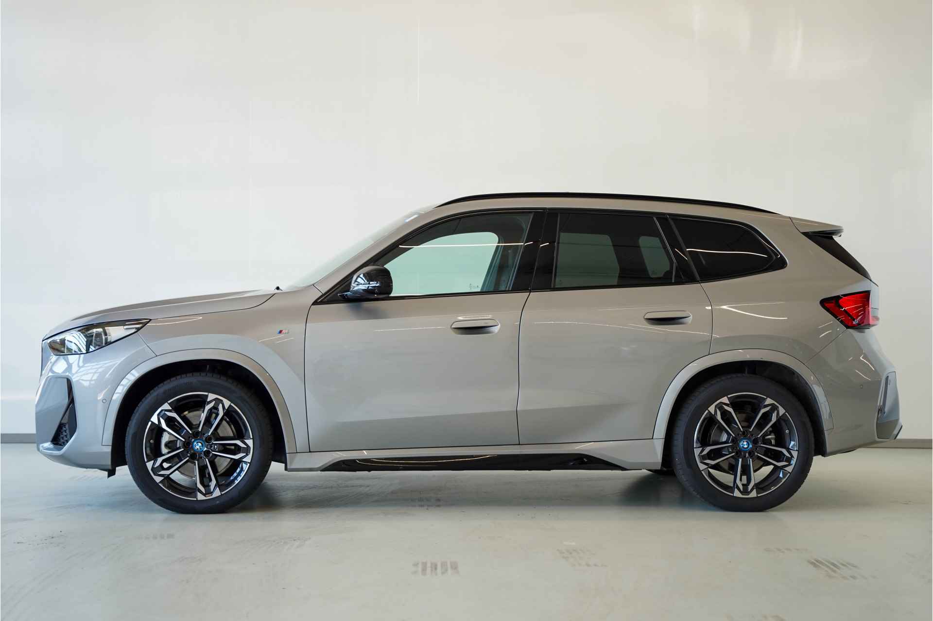 BMW iX1 xDrive30 M Sportpakket - 4/29