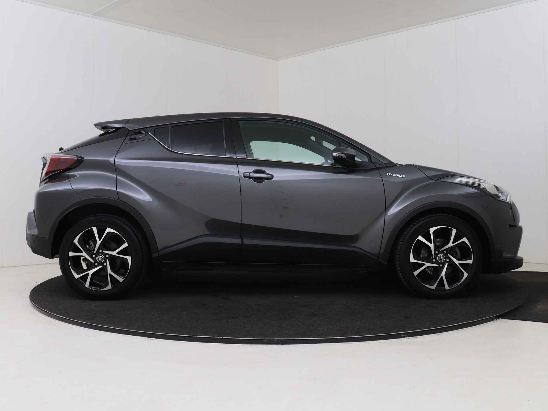 Toyota C-HR 1.8 Hybrid Business Intro Limited I Navigatie I Climate Control I Cruise Control I Camera I LM Velgen I USB I 1e Eigenaar I Dealer Onderhouden I Stuur en Stoelverwarming Voor I Keyless Entry/Start I - 29/48