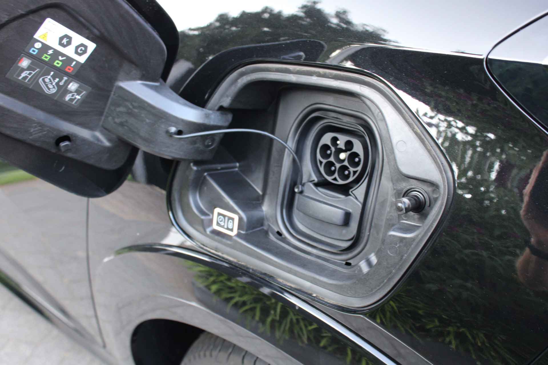 Peugeot e-208 EV GT Pack 50 kWh € 314,- private lease Leder Alcantara, Navigatie, Stoelverwarming, Camera, Parkeerhulp voor & Achter - 42/48