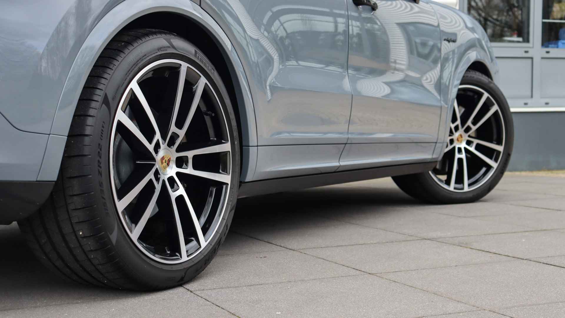 Porsche Cayenne 3.0 E-Hybrid Facelift | Panoramadak | Head-up | BOSE Sound | Trekhaak | Matrix LED | Stuurwielverwarming - 23/31