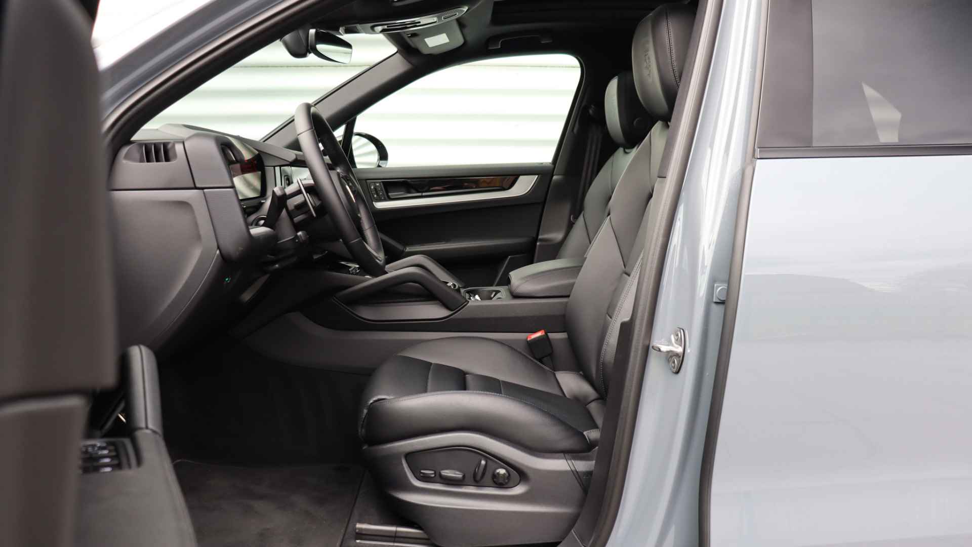 Porsche Cayenne 3.0 E-Hybrid Facelift | Panoramadak | Head-up | BOSE Sound | Trekhaak | Matrix LED | Stuurwielverwarming - 25/31