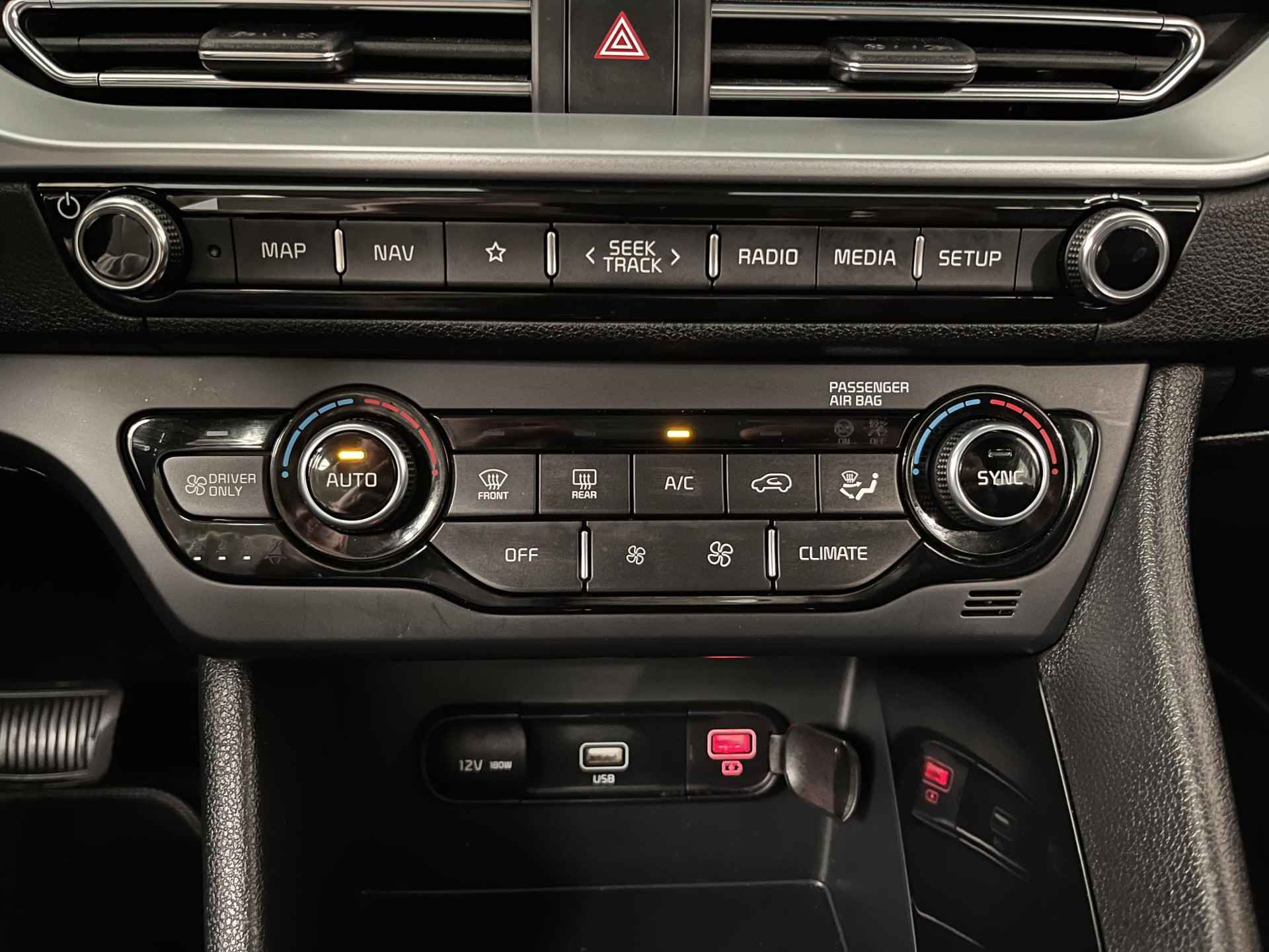 Kia Niro 1.6 GDi Hybrid DynamicLine | Trekhaak | Adaptive cruise control | Navi | Parkeersensoren achter | Climate control | Achteruitrij camera - 23/30