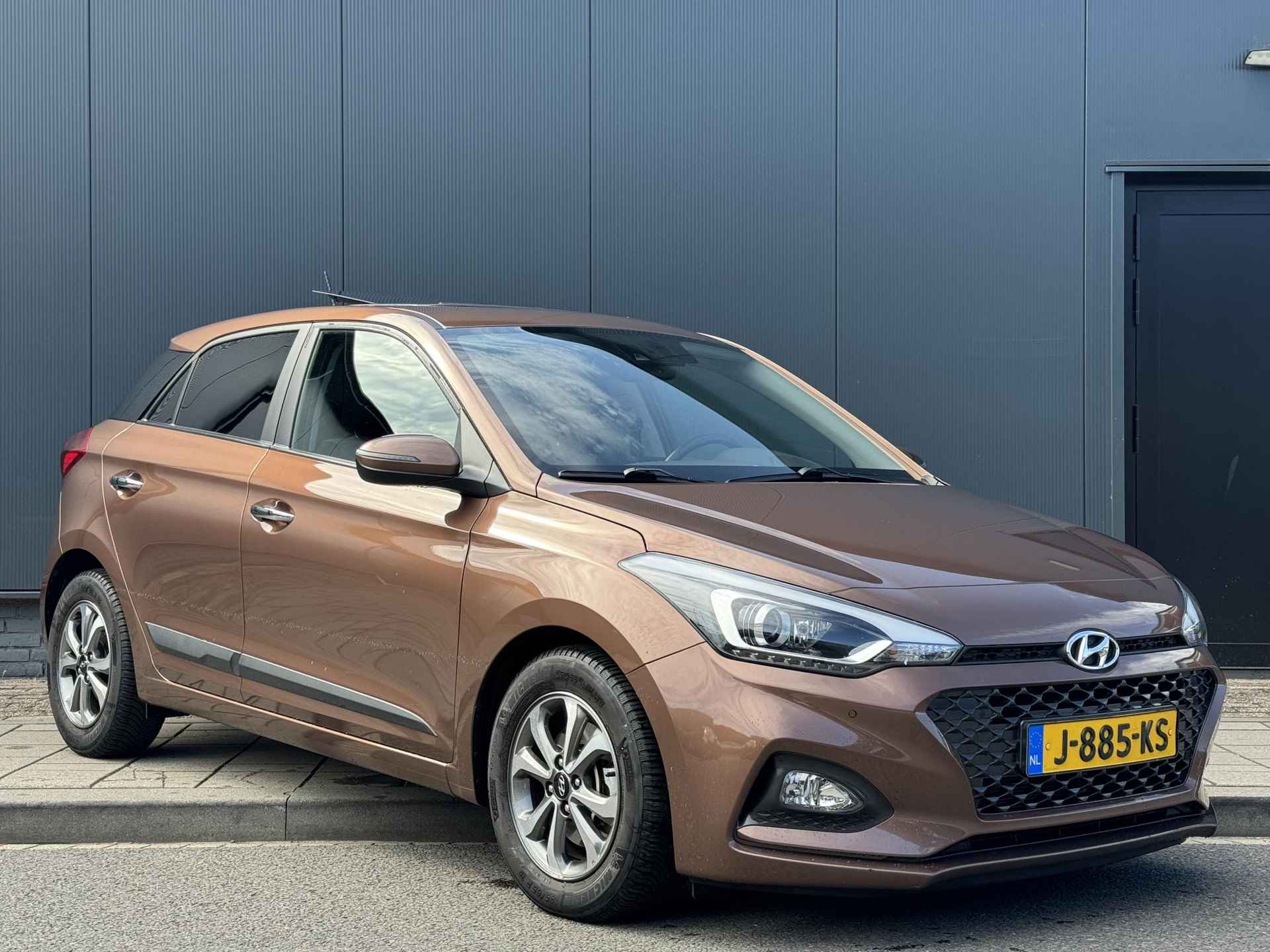 Hyundai i20 1.0 T-GDI Premium | Schuifdak | Trekhaak | Ingebouwde navigatie | Keyless entry | - 3/37