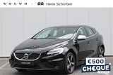 Volvo V40 T3 153PK AUT6 Polar+ Sport, Harman/Kardon Premium Audio, Panoramadak, Parkeercamera, Keyless Entry, 17'' Lichtmetalen Velgen, Volvo on Call, Navigatie, Stoelverwarming, Cruise Control, Getint Glas, DAB+ Radio, Bluetooth Telefonie & Multimedia