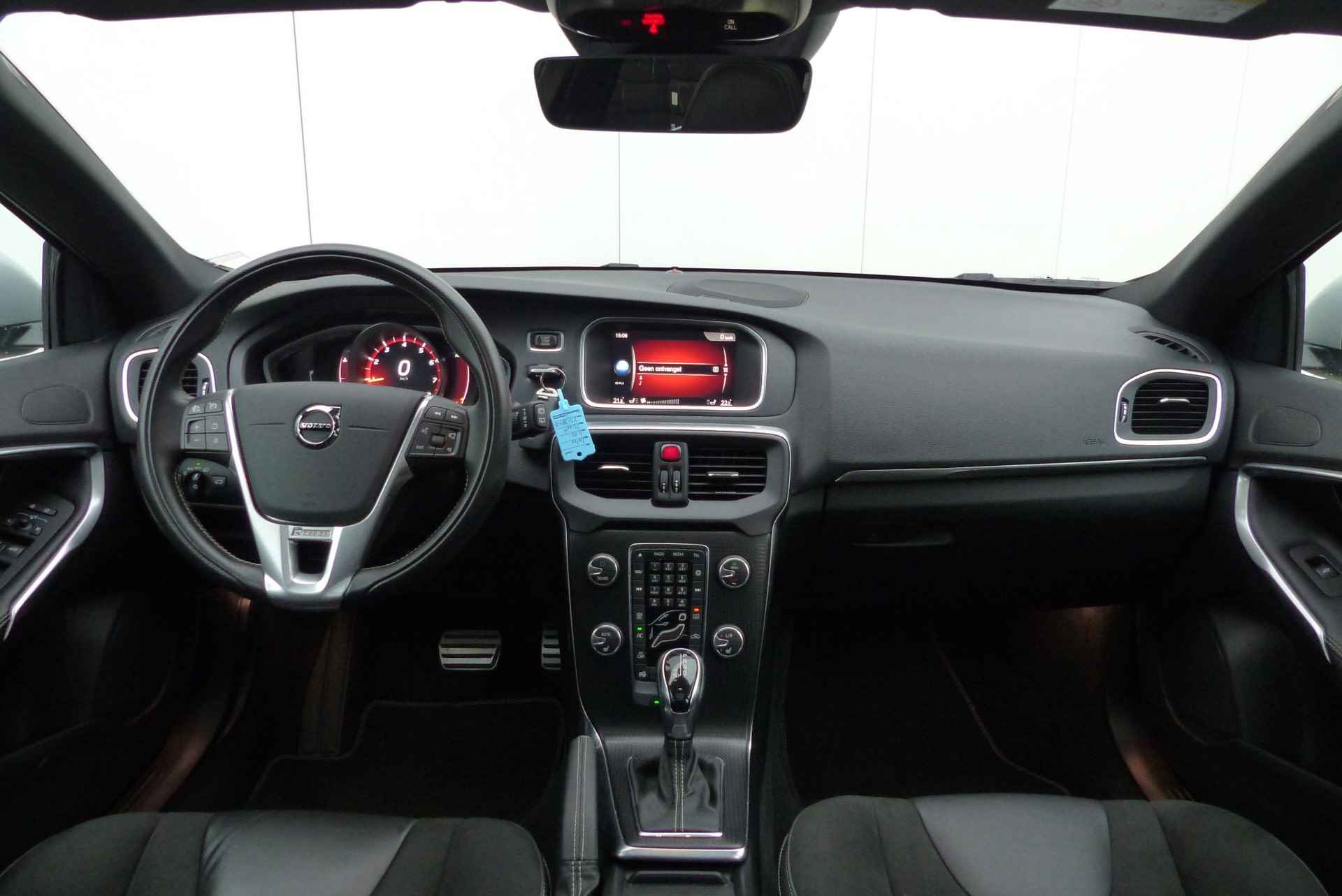 Volvo V40 T3 153PK AUT6 Polar+ Sport, Harman/Kardon Premium Audio, Panoramadak, Parkeercamera, Keyless Entry, 17'' Lichtmetalen Velgen, Volvo on Call, Navigatie, Stoelverwarming, Cruise Control, Getint Glas, DAB+ Radio, Bluetooth Telefonie & Multimedia - 3/39