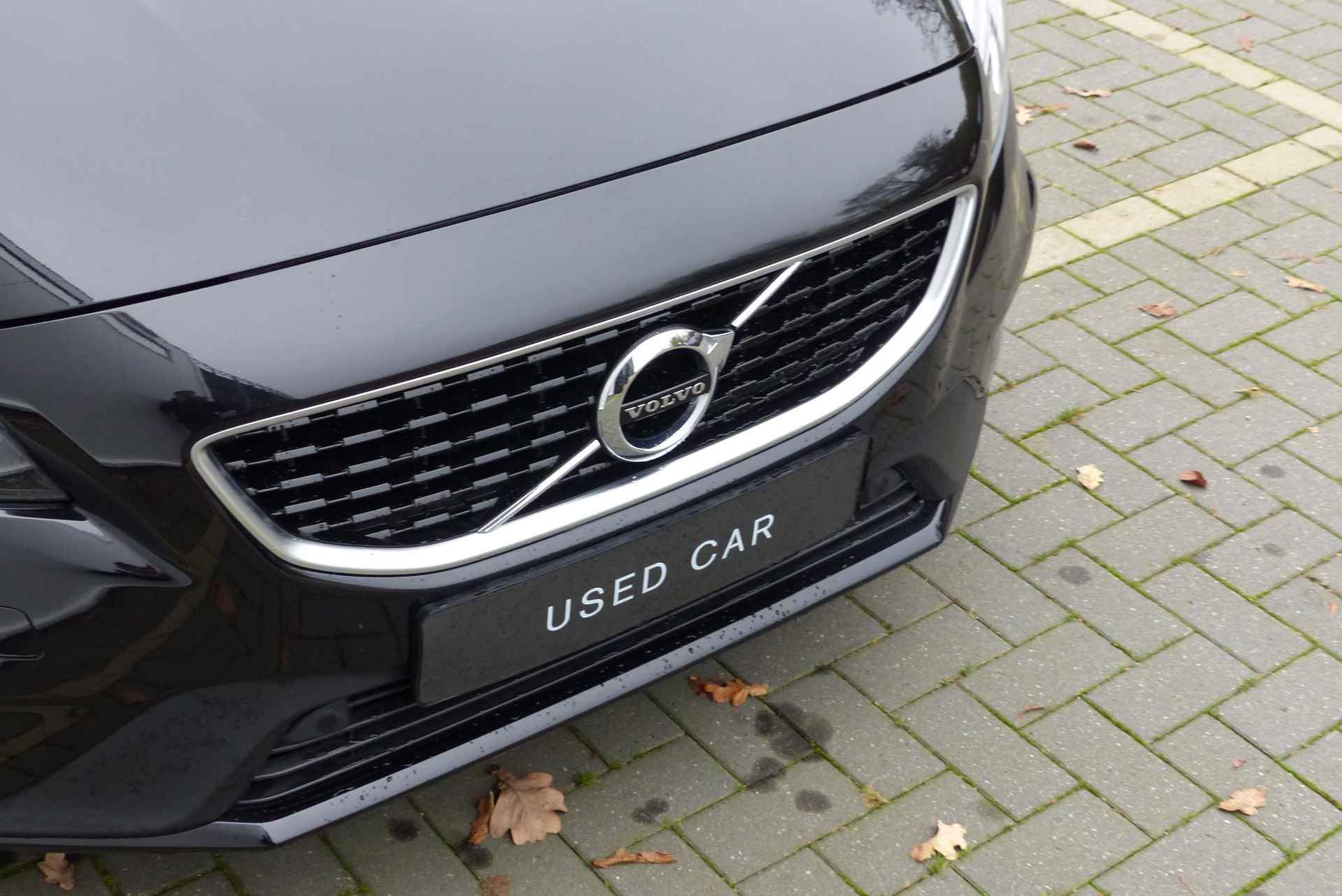 Volvo V40 T3 153PK AUT6 Polar+ Sport, Harman/Kardon Premium Audio, Panoramadak, Parkeercamera, Keyless Entry, 17'' Lichtmetalen Velgen, Volvo on Call, Navigatie, Stoelverwarming, Cruise Control, Getint Glas, DAB+ Radio, Bluetooth Telefonie & Multimedia - 18/39