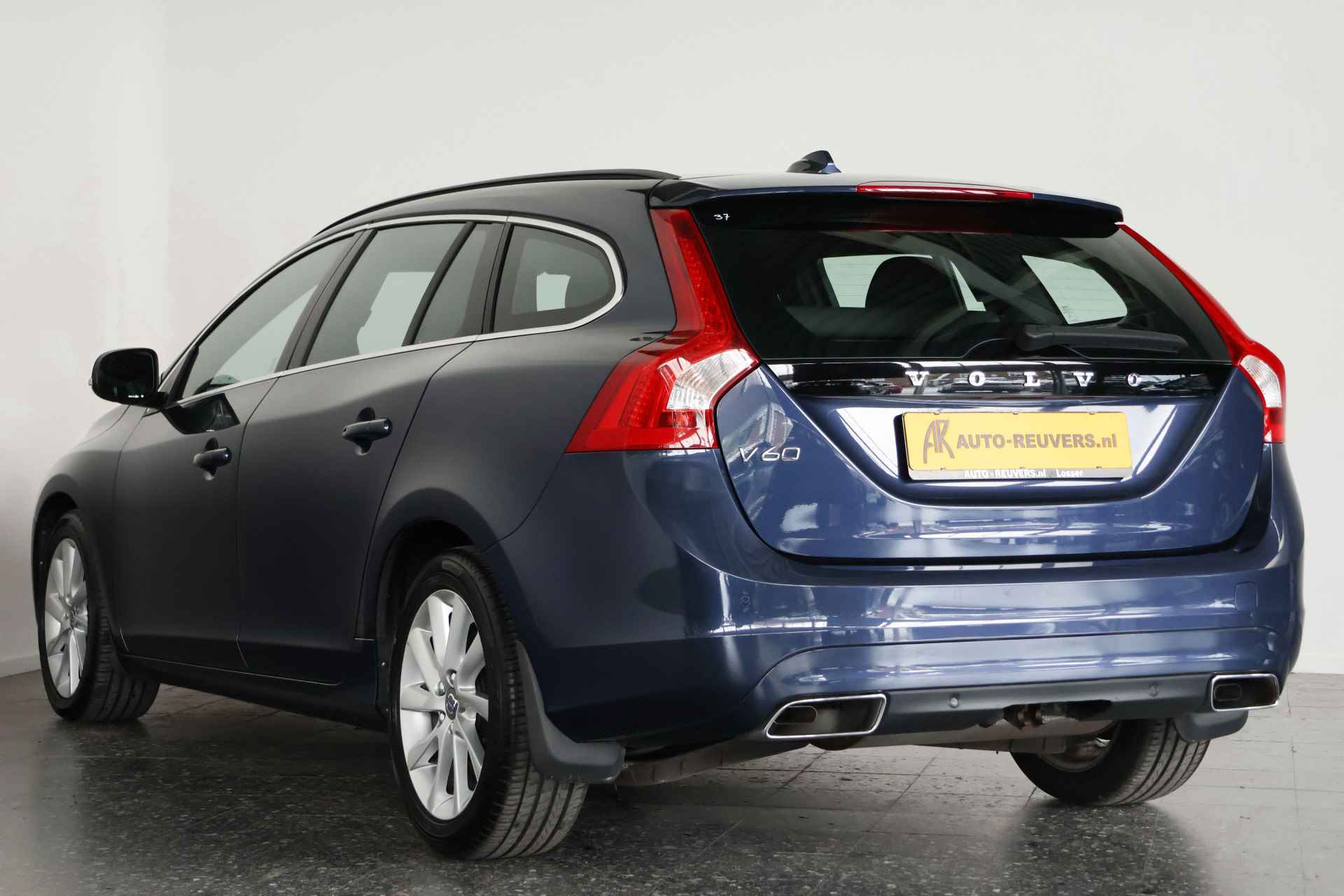 Volvo V60 2.0 D4 Momentum / Xenon / Opendak / Navi / Trekhaak - 5/29