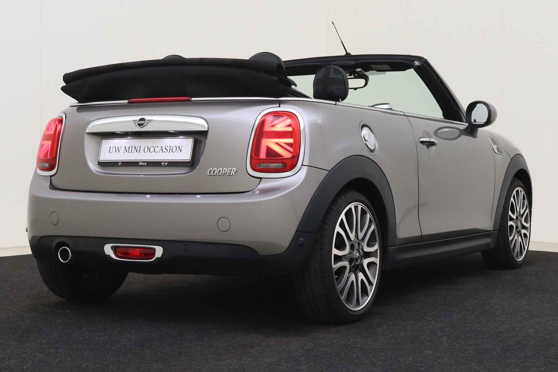 MINI Cabrio Cooper Chili / Comfortstoelen / Stoelverwarming / LED / Comfort Access / Achteruitrijcamera / Harman Kardon / Park Assistant / Cruise Control - 3/46