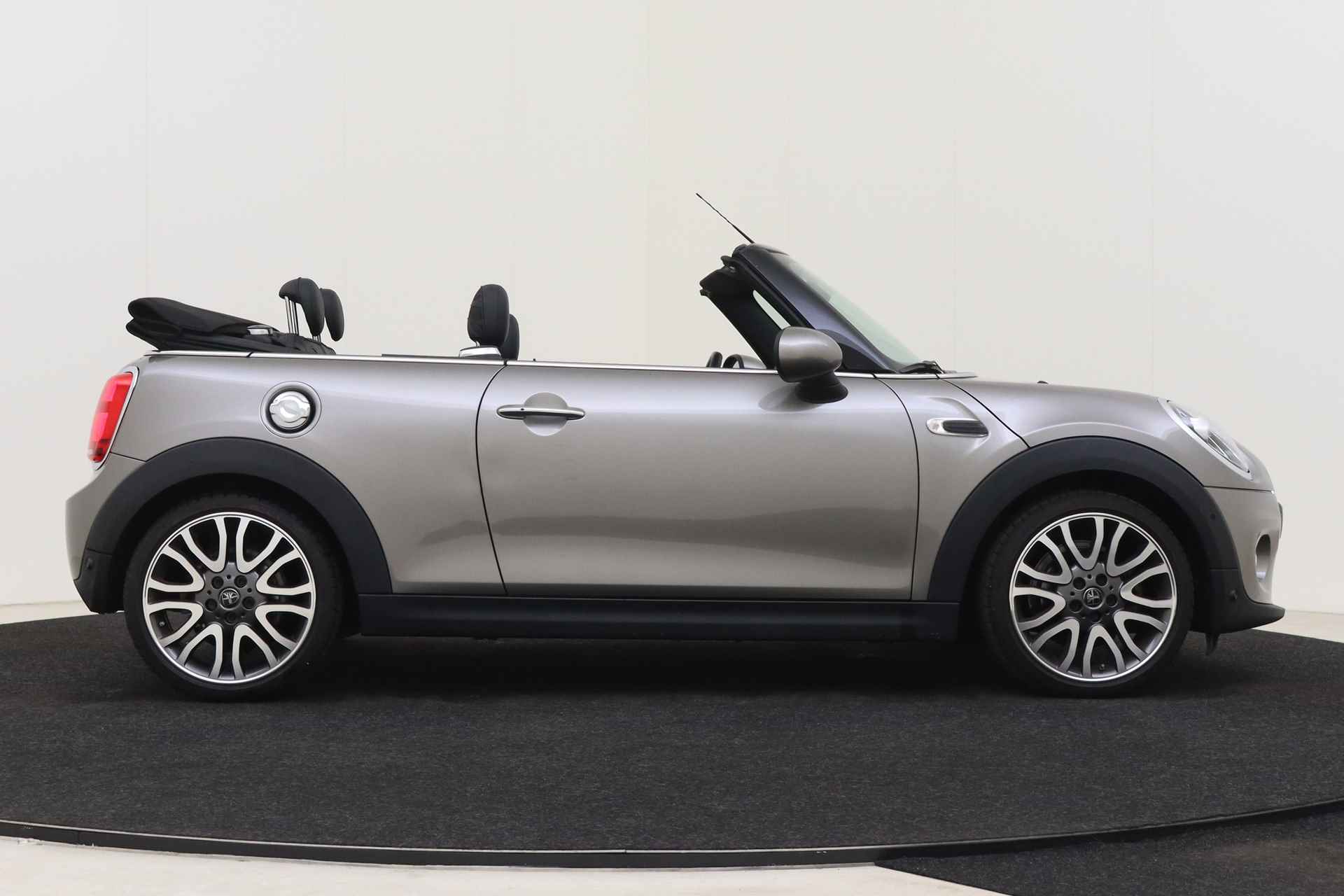 MINI Cabrio Cooper Chili / Comfortstoelen / Stoelverwarming / LED / Comfort Access / Achteruitrijcamera / Harman Kardon / Park Assistant / Cruise Control - 8/46