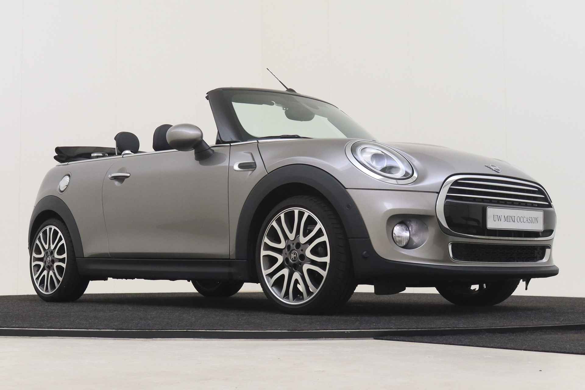 MINI Cabrio Cooper Chili / Comfortstoelen / Stoelverwarming / LED / Comfort Access / Achteruitrijcamera / Harman Kardon / Park Assistant / Cruise Control - 11/46