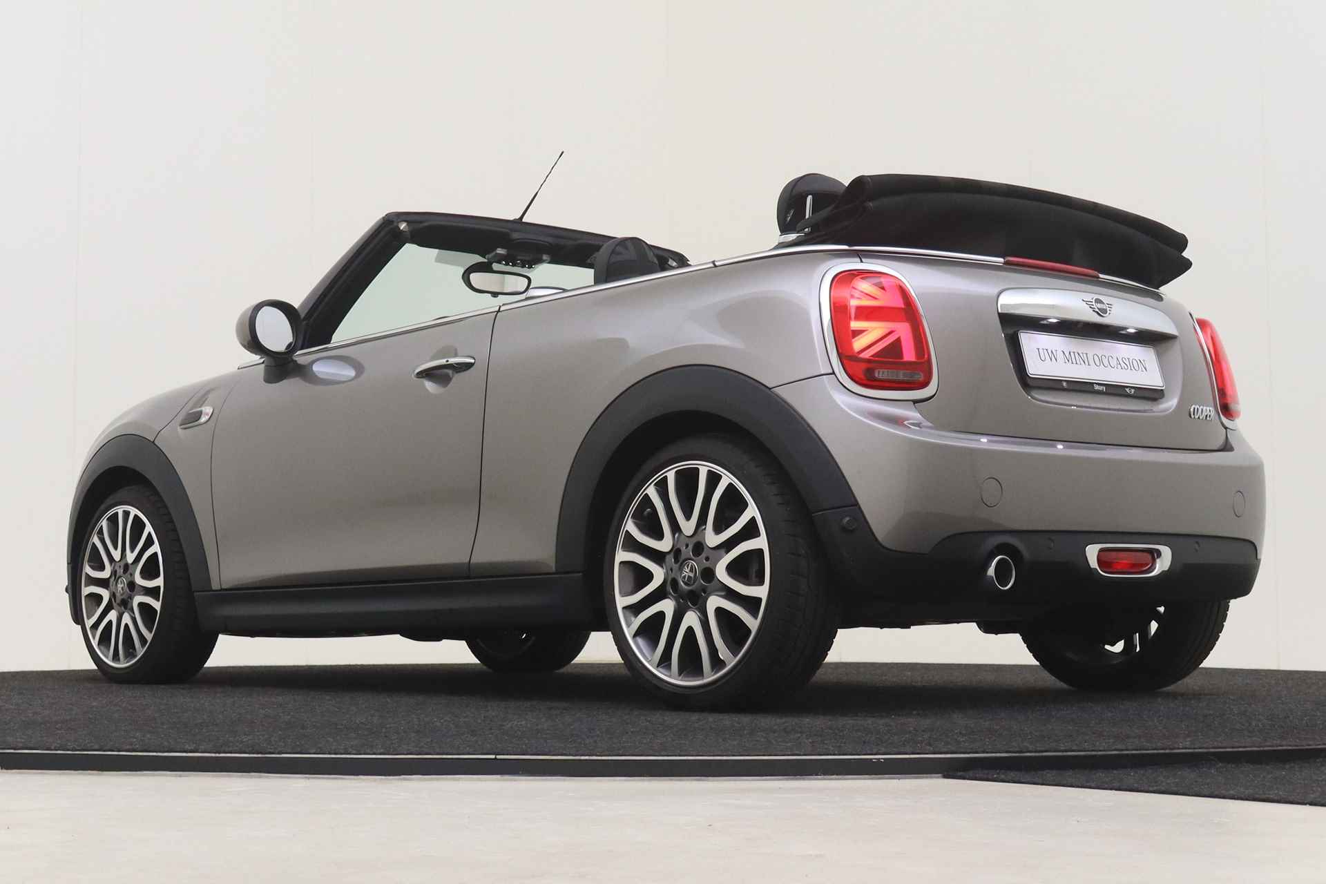 MINI Cabrio Cooper Chili / Comfortstoelen / Stoelverwarming / LED / Comfort Access / Achteruitrijcamera / Harman Kardon / Park Assistant / Cruise Control - 12/46