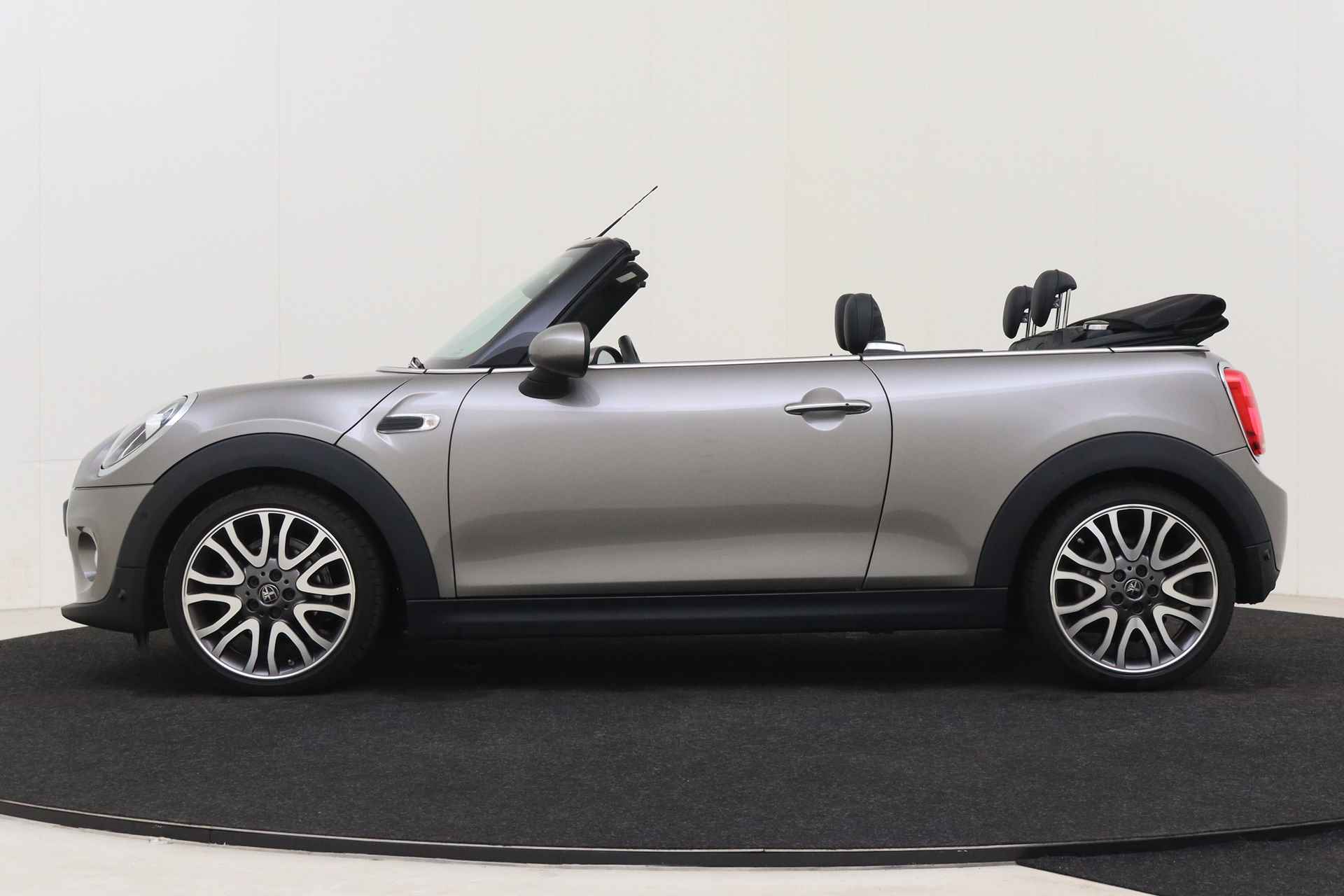 MINI Cabrio Cooper Chili / Comfortstoelen / Stoelverwarming / LED / Comfort Access / Achteruitrijcamera / Harman Kardon / Park Assistant / Cruise Control - 15/46