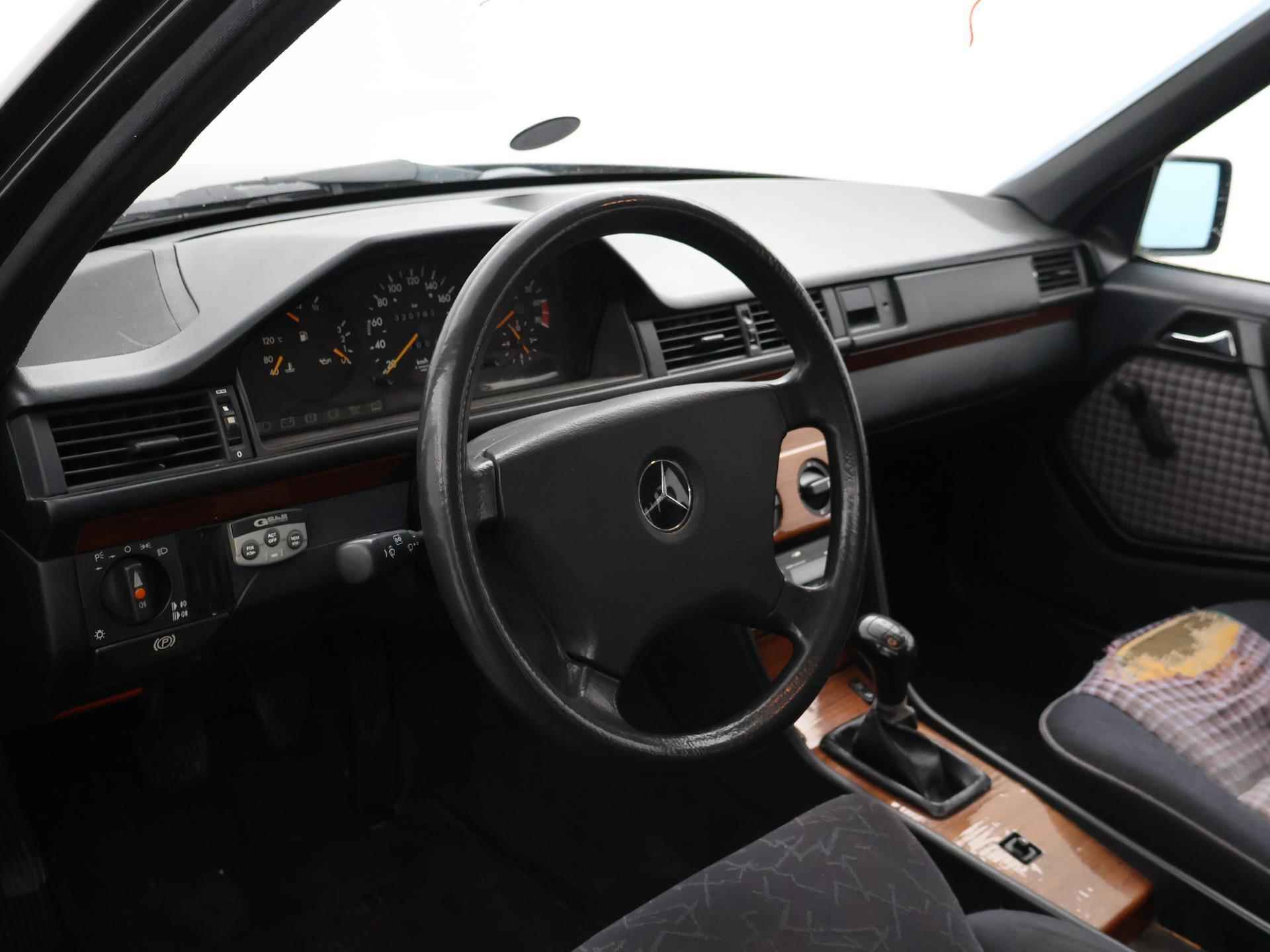 Mercedes-Benz 200-500 (W124) Combi 200 TE W124 APK 01-2025 - 15/19