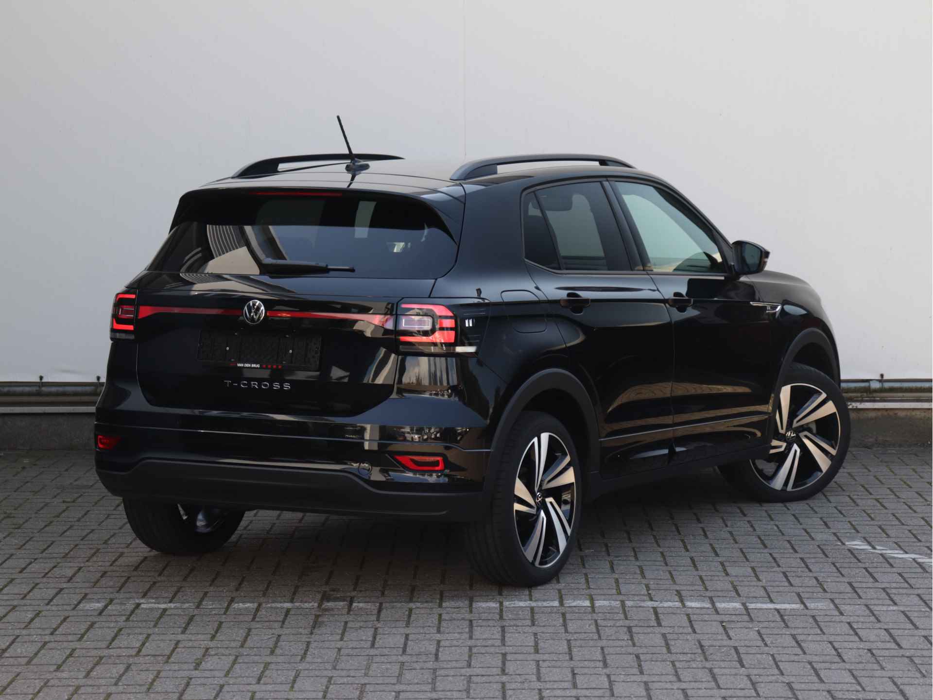 Volkswagen T-Cross R-Line 1.0 TSI 110pk Automaat | LED | Navigatie | 18" LM velgen | Stoelverwarming | ACC | - 5/43