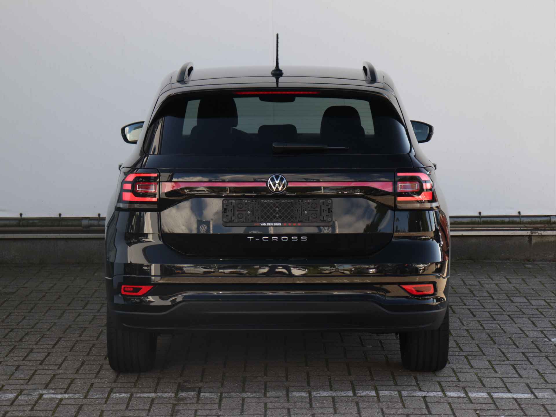 Volkswagen T-Cross R-Line 1.0 TSI 110pk Automaat | LED | Navigatie | 18" LM velgen | Stoelverwarming | ACC | - 6/43