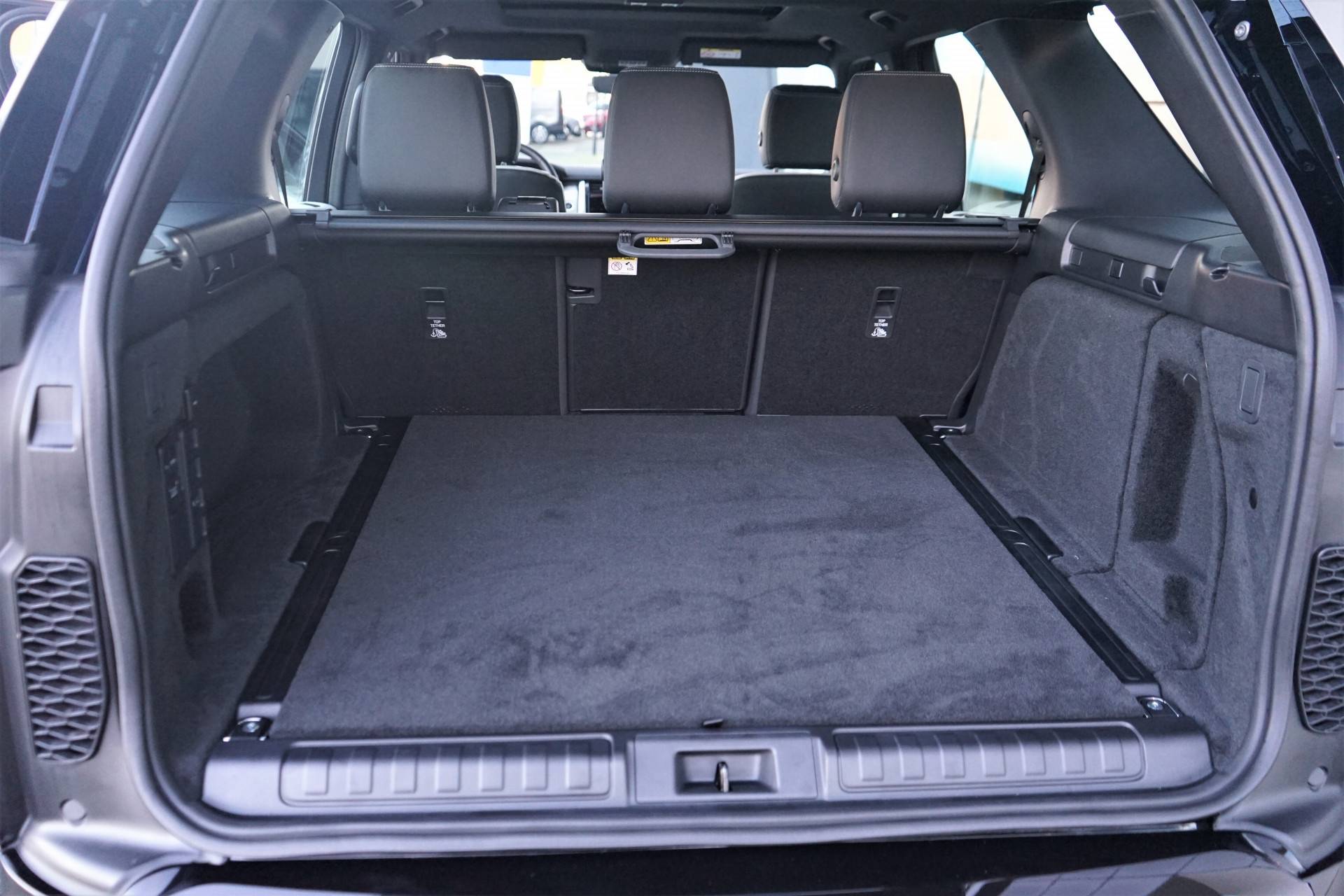 Land Rover Discovery 3.0 P360 R-Dynamic S | Driver Assistance Pack | Verwarmde voorstoelen | Surround camera | 3-Zone klimaatregeling | - 33/35