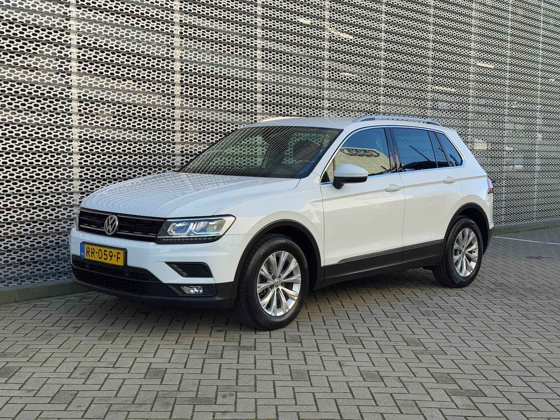 Volkswagen Tiguan 1.4 TSI Comfortline Business / Parkeersensoren V+A / LED / 17" LMV / Navigatie p4 - 5/29