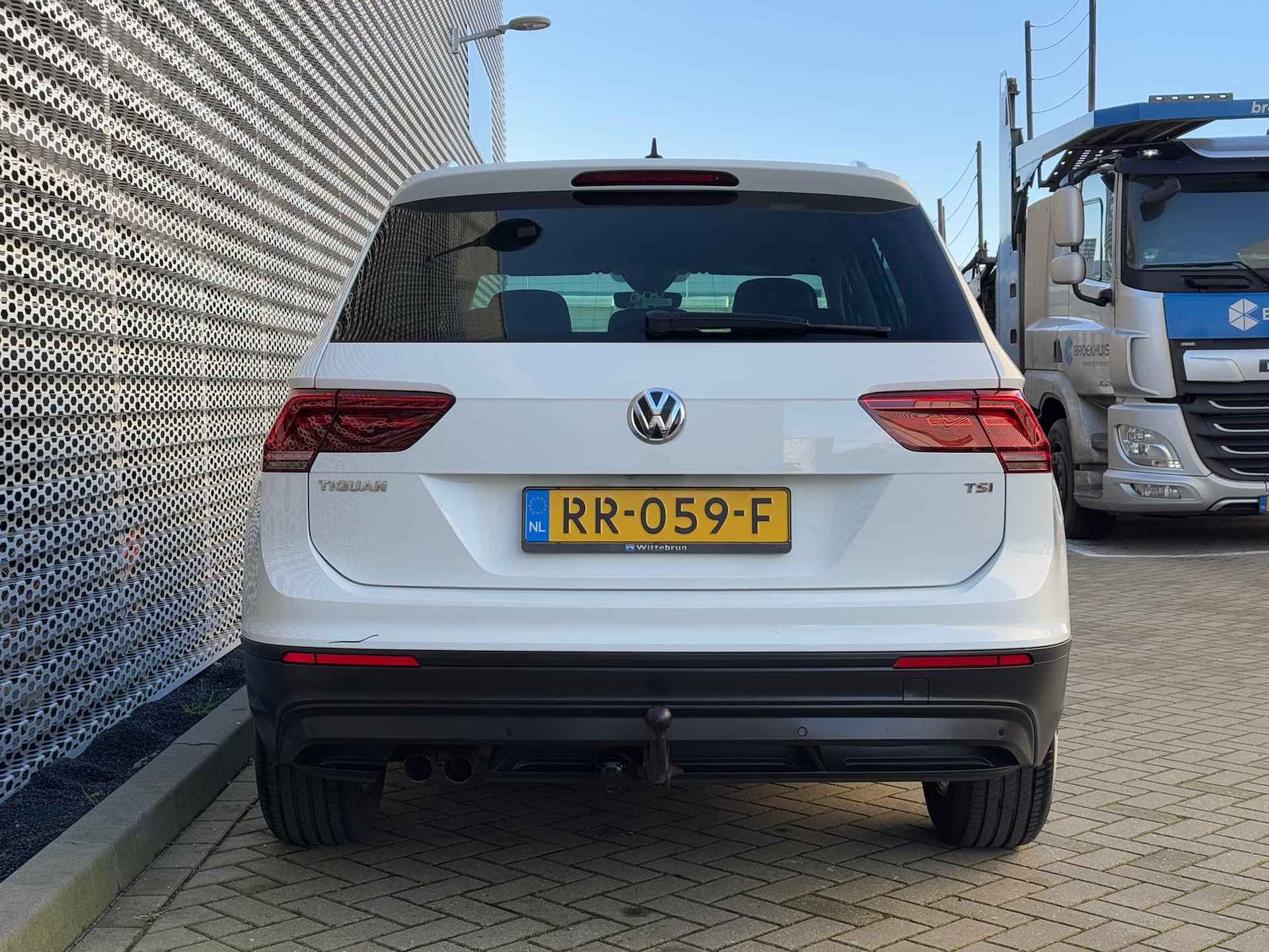 Volkswagen Tiguan 1.4 TSI Comfortline Business / Parkeersensoren V+A / LED / 17" LMV / Navigatie p4 - 26/29