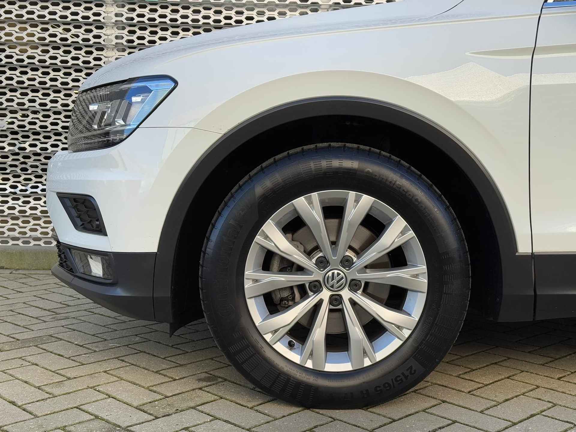 Volkswagen Tiguan 1.4 TSI Comfortline Business / Parkeersensoren V+A / LED / 17" LMV / Navigatie p4 - 27/29