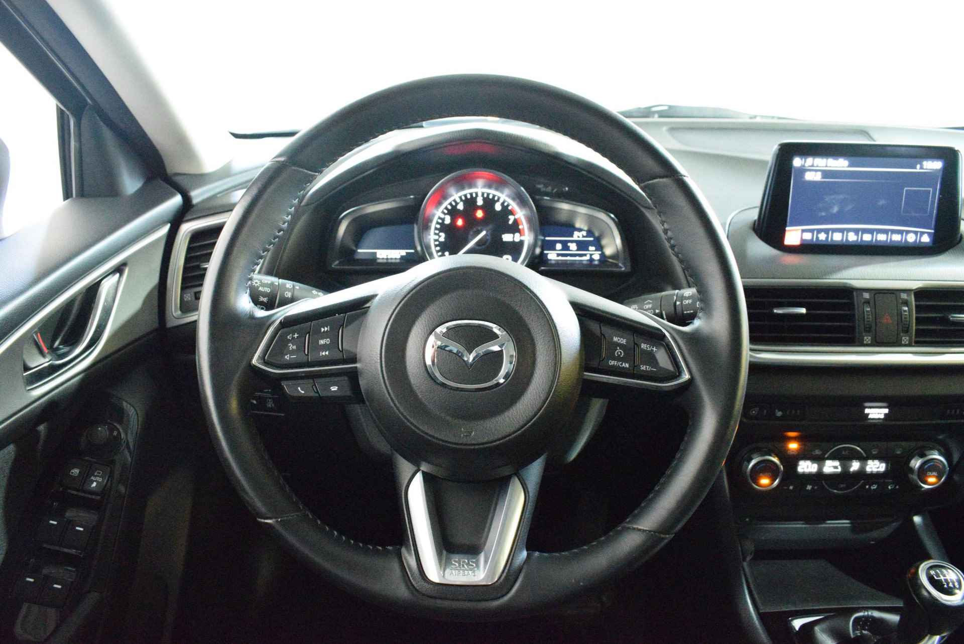 Mazda 3 2.0 SkyActiv-G 120 pk SkyLease+ HUD DISPLAY | NAVIGATIE | BLUETOOTH | PARKEERSENSOREN MET CAMERA | STOEL EN STUURVERWARMING | 102.540 KM - 7/32