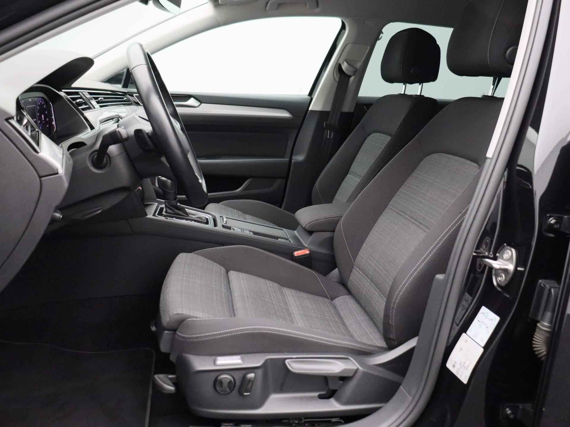 Volkswagen Passat Variant 1.5 TSI Business | Navi | Adaptive Cruise | Camera | PDC V+A | Keyless Go&Entry | LED | Virtual Cockpit | 12 Maand BOVAG Garantie! | - 12/39