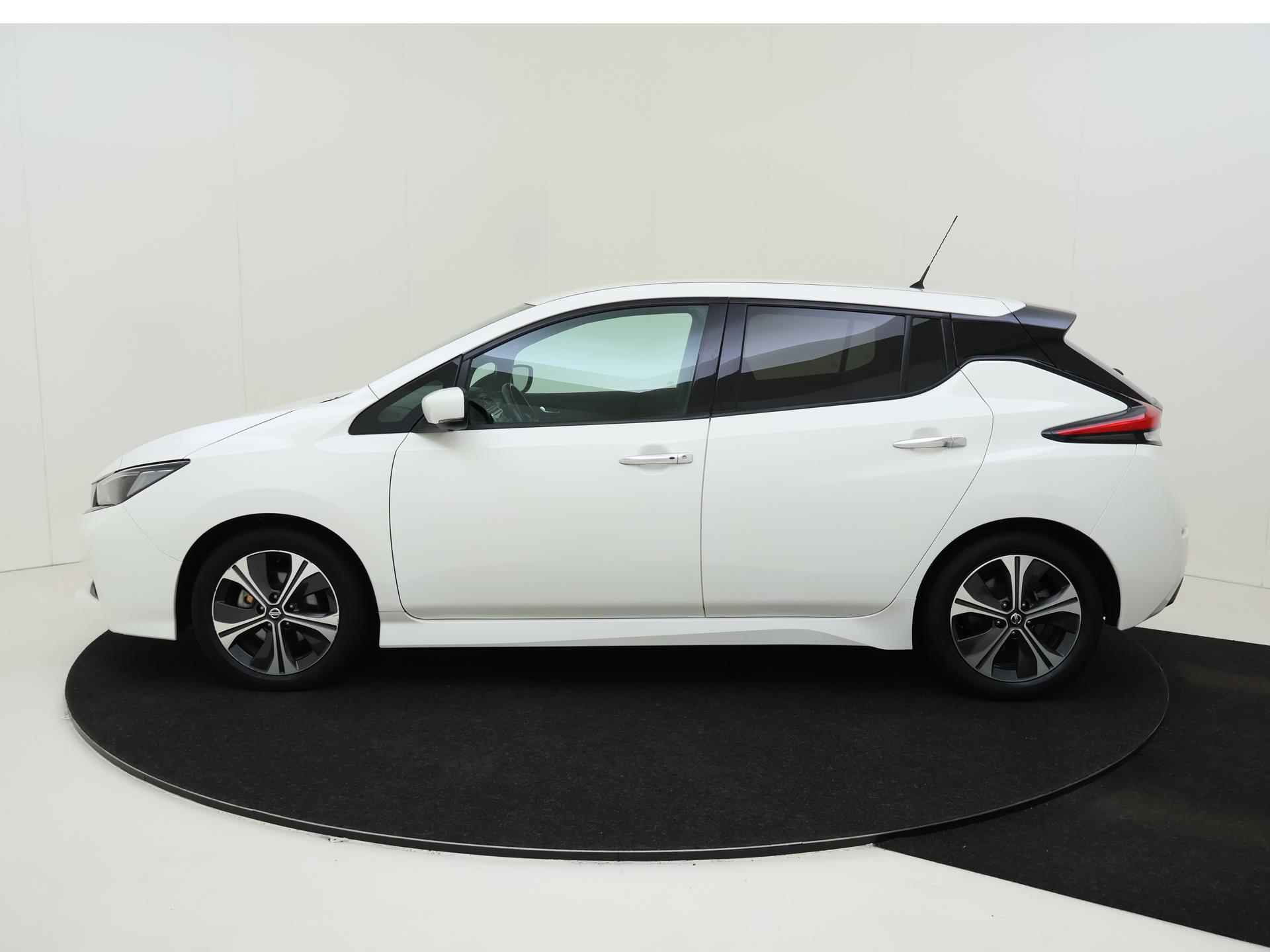 Nissan LEAF N-Connecta 40 kWh | 360-graden Camera | Adaptieve Cruise Control | Stuur- en stoelverwarming | Achterbank Verwarmd | 17" LMV | Two-Tone - 2/29