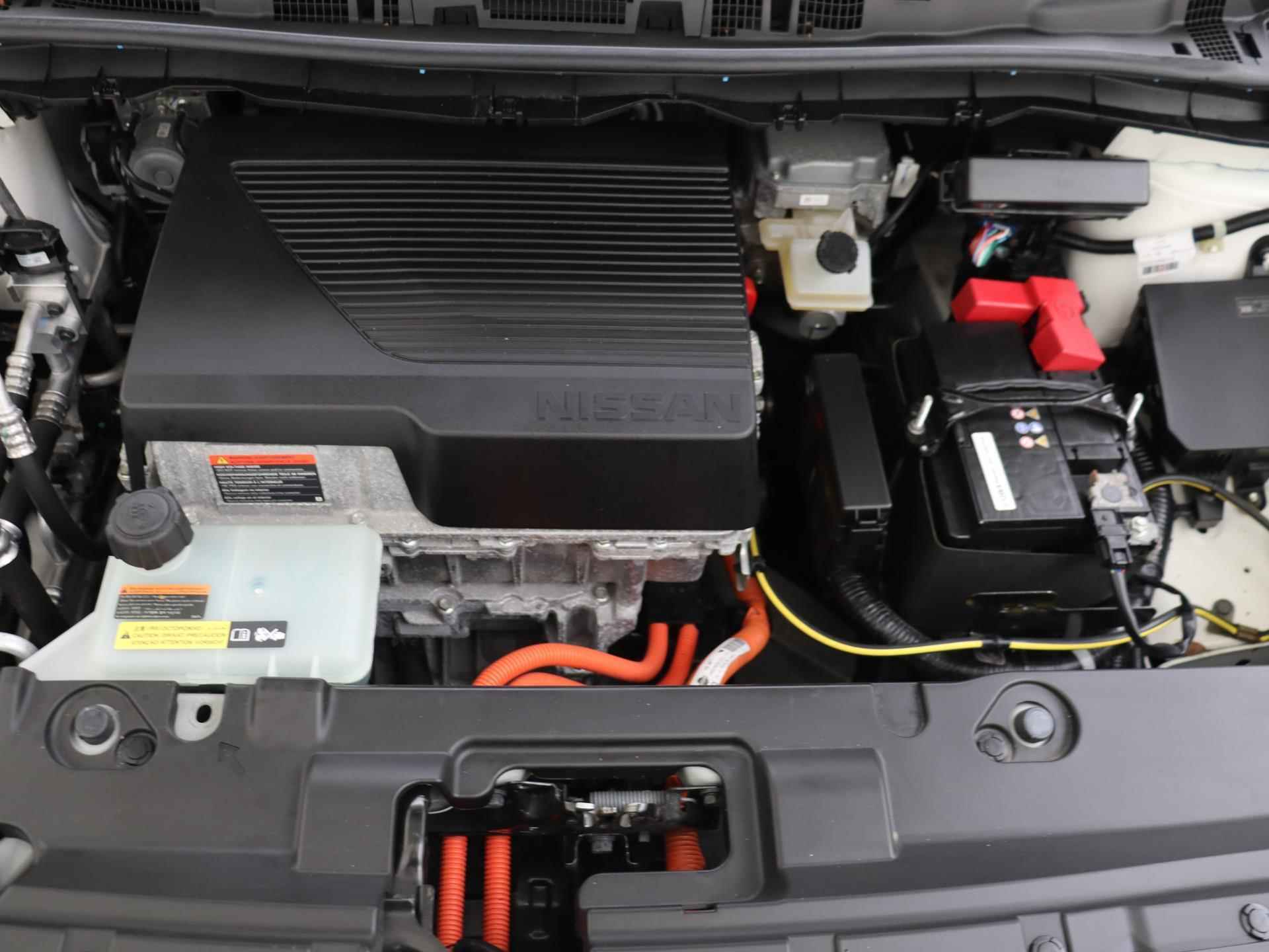 Nissan LEAF N-Connecta 40 kWh | 360-graden Camera | Adaptieve Cruise Control | Stuur- en stoelverwarming | Achterbank Verwarmd | 17" LMV | Two-Tone - 11/29