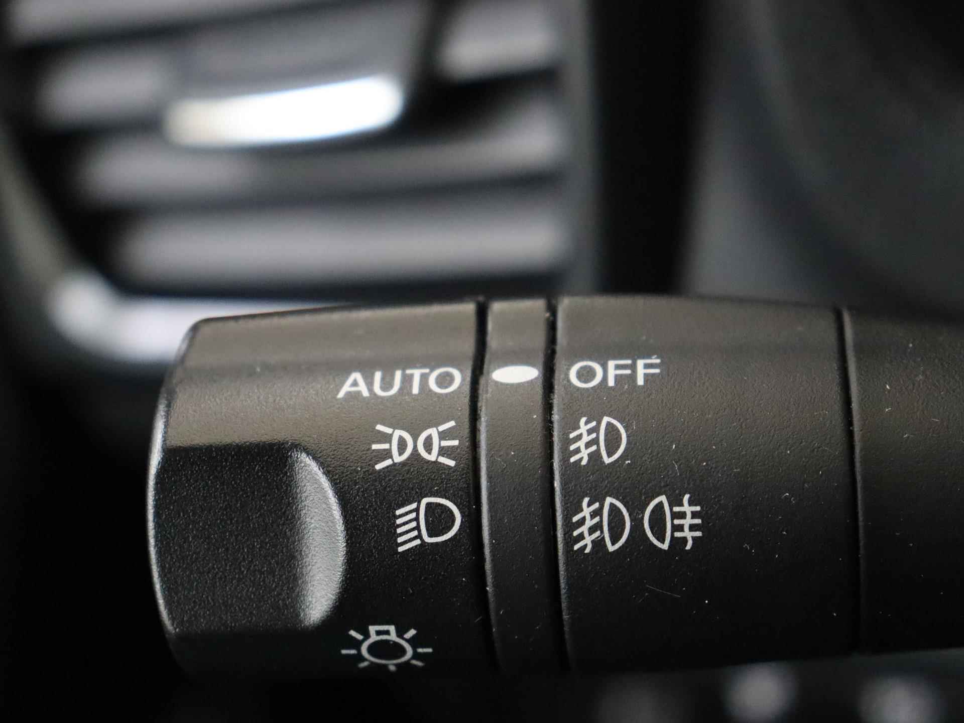 Nissan LEAF N-Connecta 40 kWh | 360-graden Camera | Adaptieve Cruise Control | Stuur- en stoelverwarming | Achterbank Verwarmd | 17" LMV | Two-Tone - 24/29
