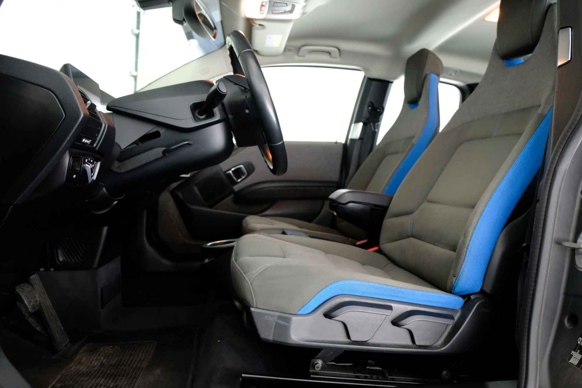 BMW i3 Basis Comfort Advance 22 kWh / SUBSIDIE / / CRUISE / CLIMA / NAVI / STOELVERW. / - 6/35