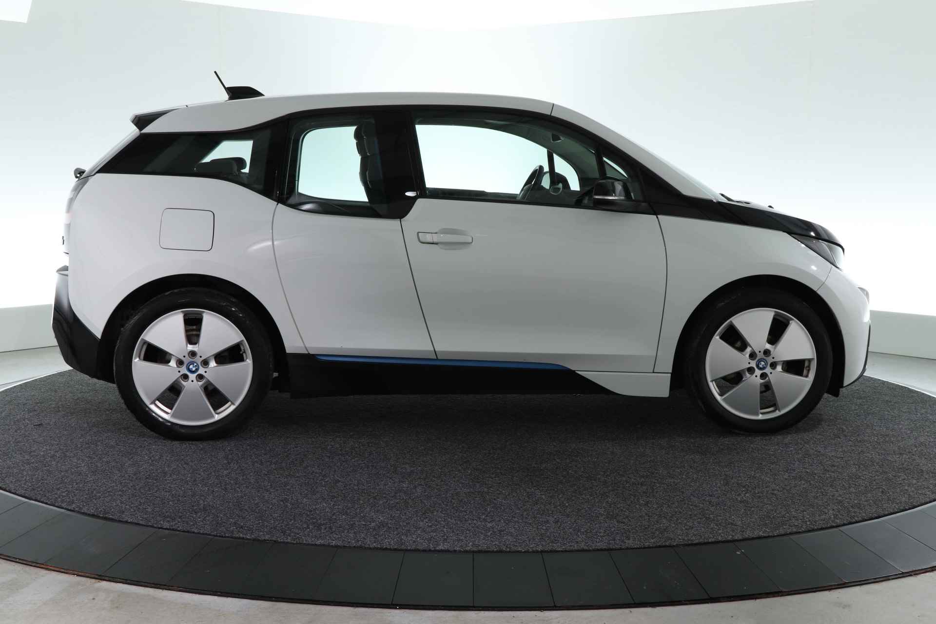 BMW i3 Basis Comfort Advance 22 kWh / SUBSIDIE / / CRUISE / CLIMA / NAVI / STOELVERW. / - 16/35