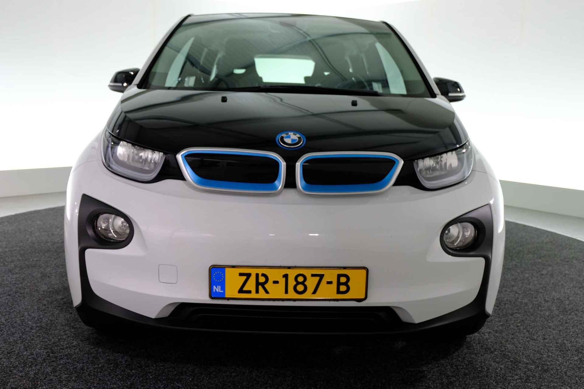 BMW i3 Basis Comfort Advance 22 kWh / SUBSIDIE / / CRUISE / CLIMA / NAVI / STOELVERW. / - 18/35