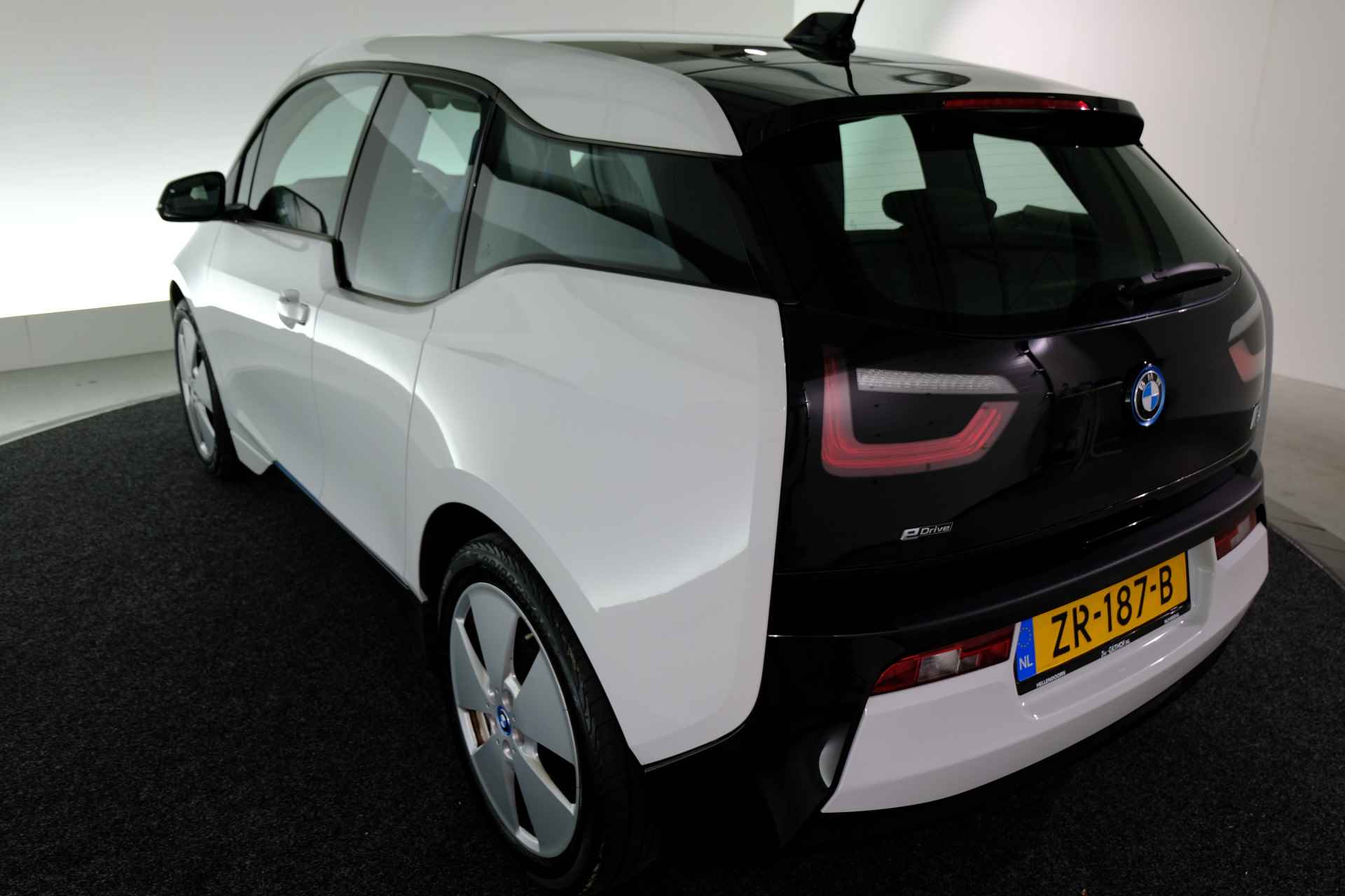 BMW i3 Basis Comfort Advance 22 kWh / SUBSIDIE / / CRUISE / CLIMA / NAVI / STOELVERW. / - 27/35