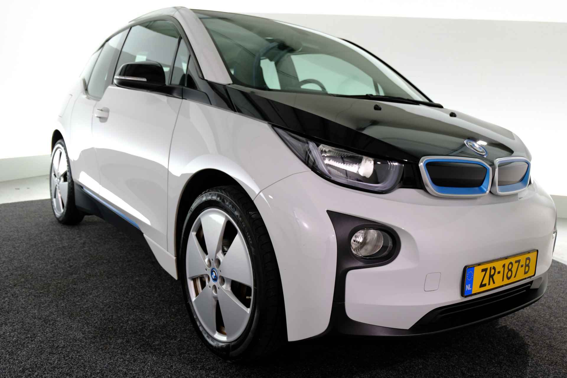 BMW i3 Basis Comfort Advance 22 kWh / SUBSIDIE / / CRUISE / CLIMA / NAVI / STOELVERW. / - 28/35