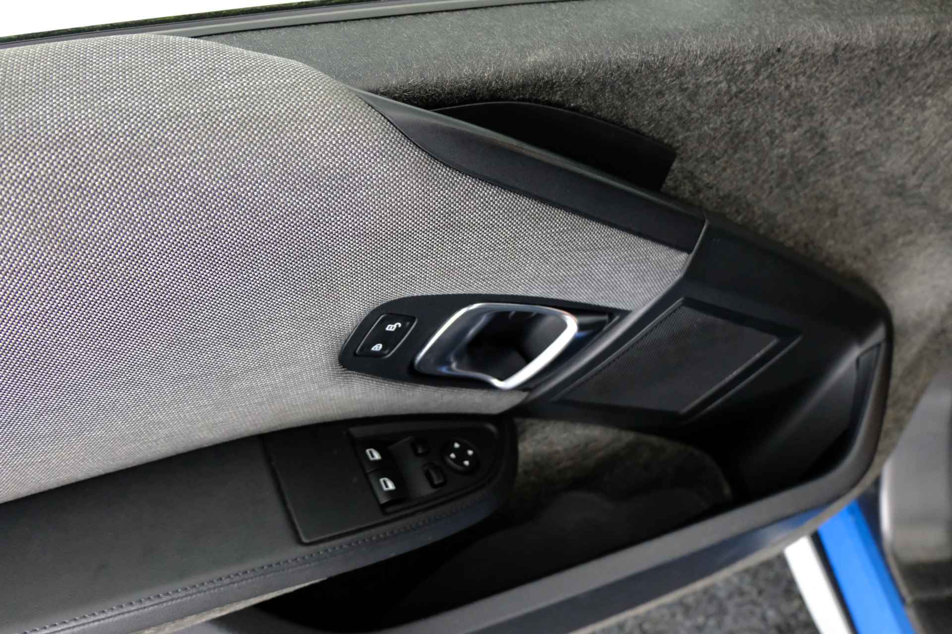 BMW i3 Basis Comfort Advance 22 kWh / SUBSIDIE / / CRUISE / CLIMA / NAVI / STOELVERW. / - 30/35