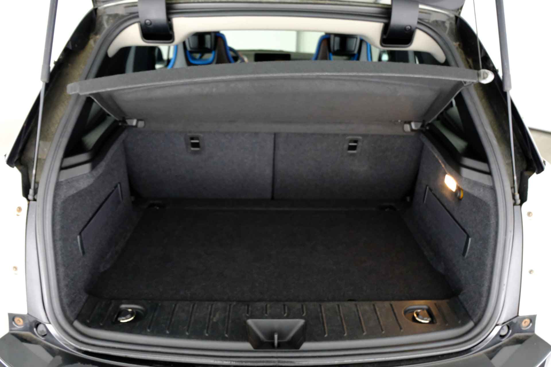 BMW i3 Basis Comfort Advance 22 kWh / SUBSIDIE / / CRUISE / CLIMA / NAVI / STOELVERW. / - 32/35