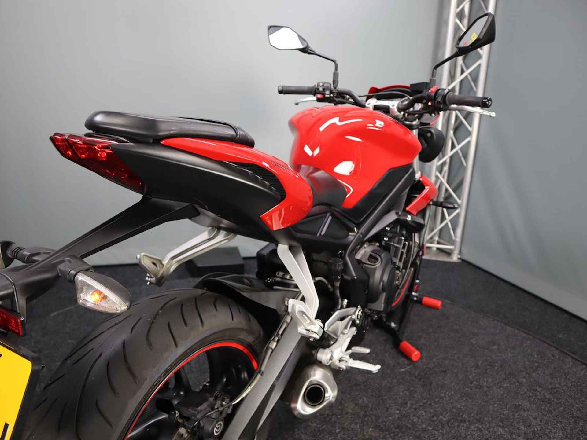 Triumph Street Triple S 660 - 13/15