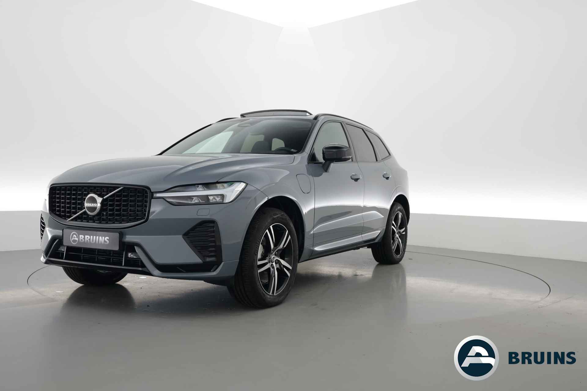 Volvo XC60 2.0 T6 Plug-in hybrid AWD R-Design | Long Range | Pano | ACC | H&K | Trekhaak | Stuur- 4x stoelverw. |