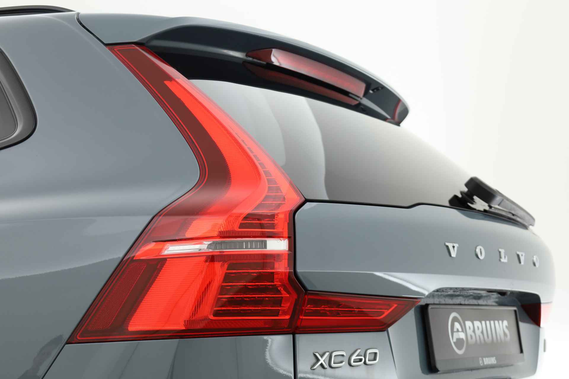 Volvo XC60 2.0 T6 Plug-in hybrid AWD R-Design | Long Range | Pano | ACC | H&K | Trekhaak | Stuur- 4x stoelverw. | - 30/32