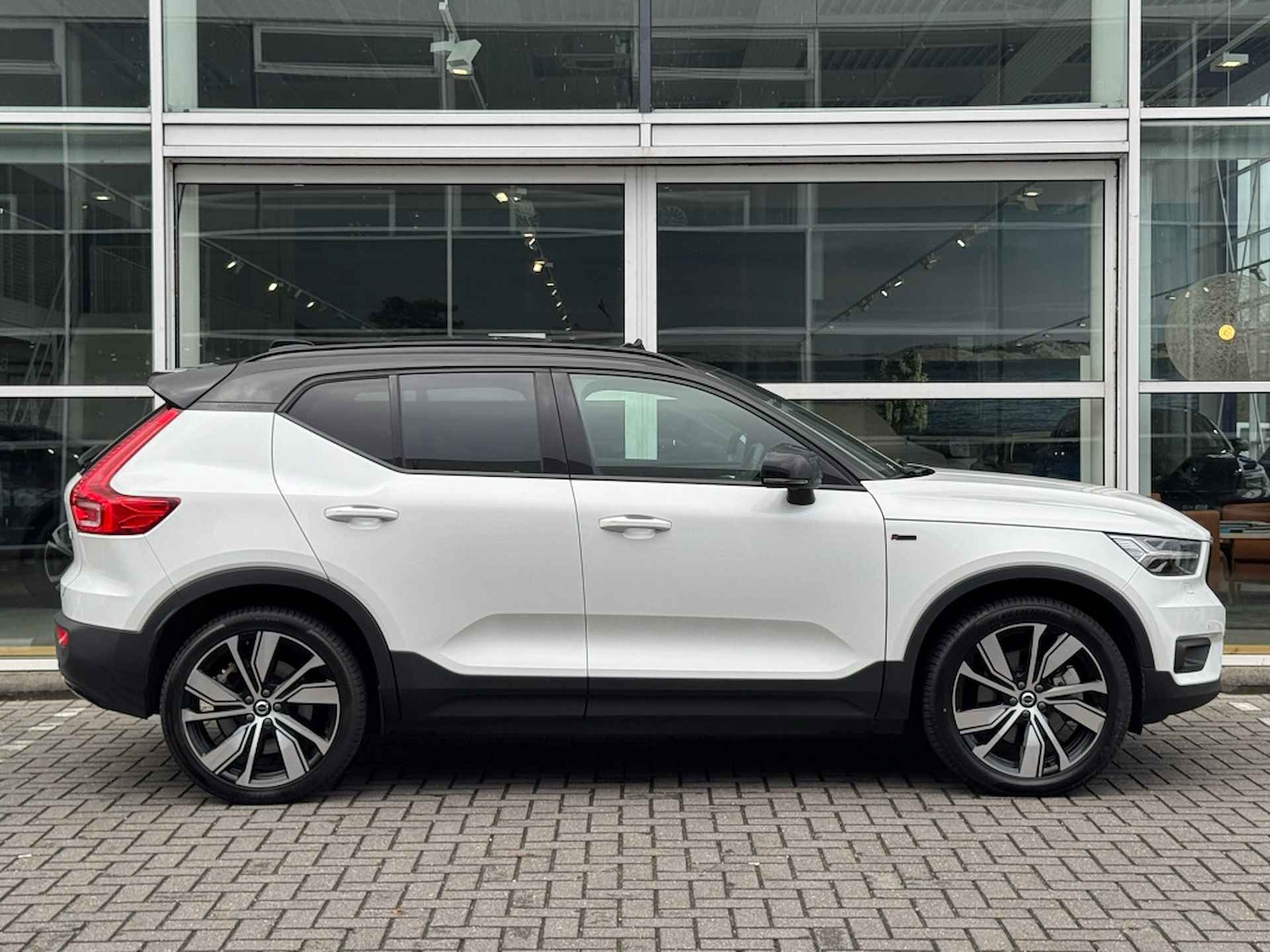 Volvo XC40 Recharge P8 AWD R-Design| Full Options ! - 2/35