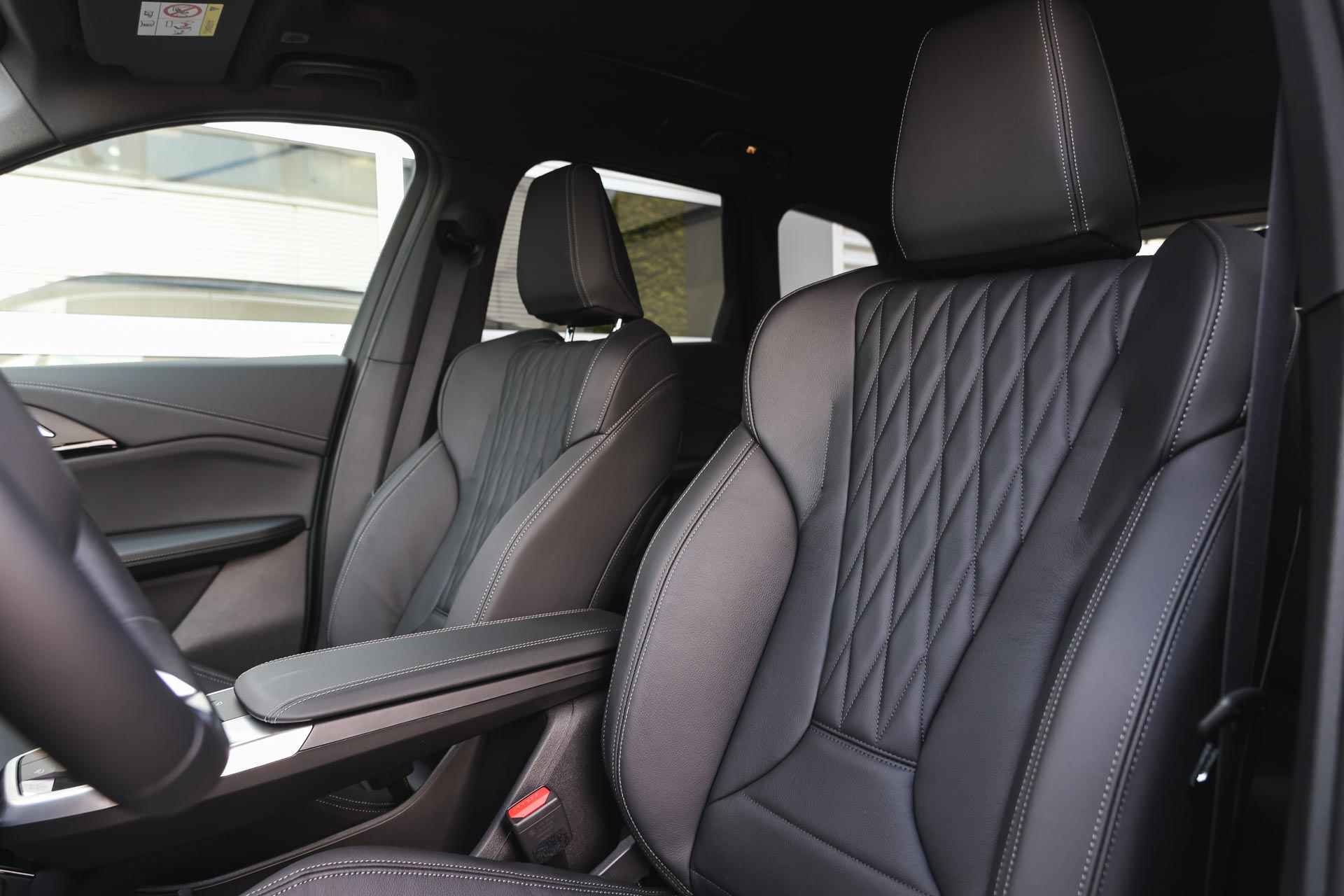 BMW X1 xDrive30e High Executive xLine Automaat / Panoramadak / Trekhaak / Sportstoelen / Adaptieve LED / M Adaptief onderstel / Parking Assistant Plus / Head-Up / Comfort Access - 11/26
