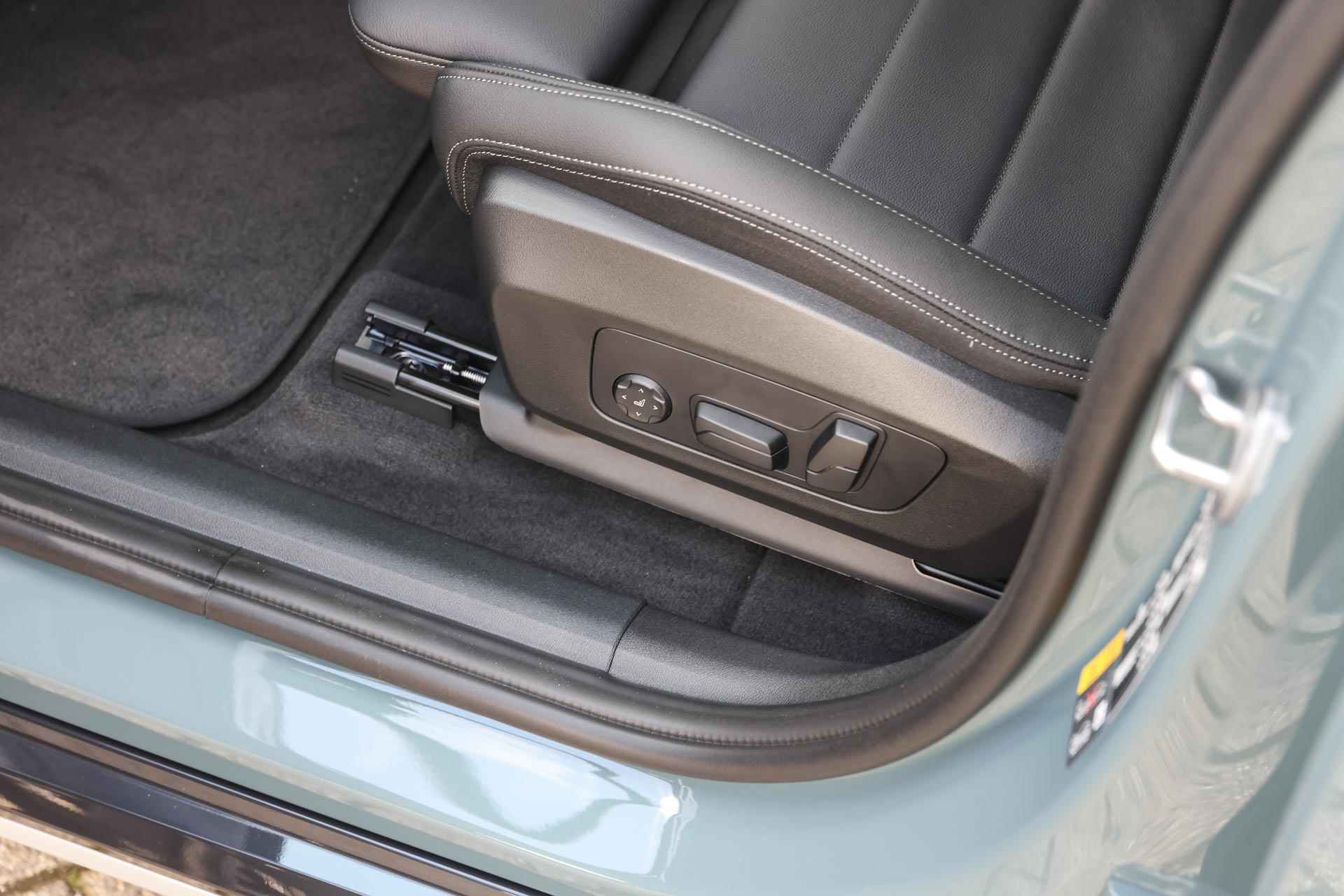 BMW X1 xDrive30e High Executive xLine Automaat / Panoramadak / Trekhaak / Sportstoelen / Adaptieve LED / M Adaptief onderstel / Parking Assistant Plus / Head-Up / Comfort Access - 12/26
