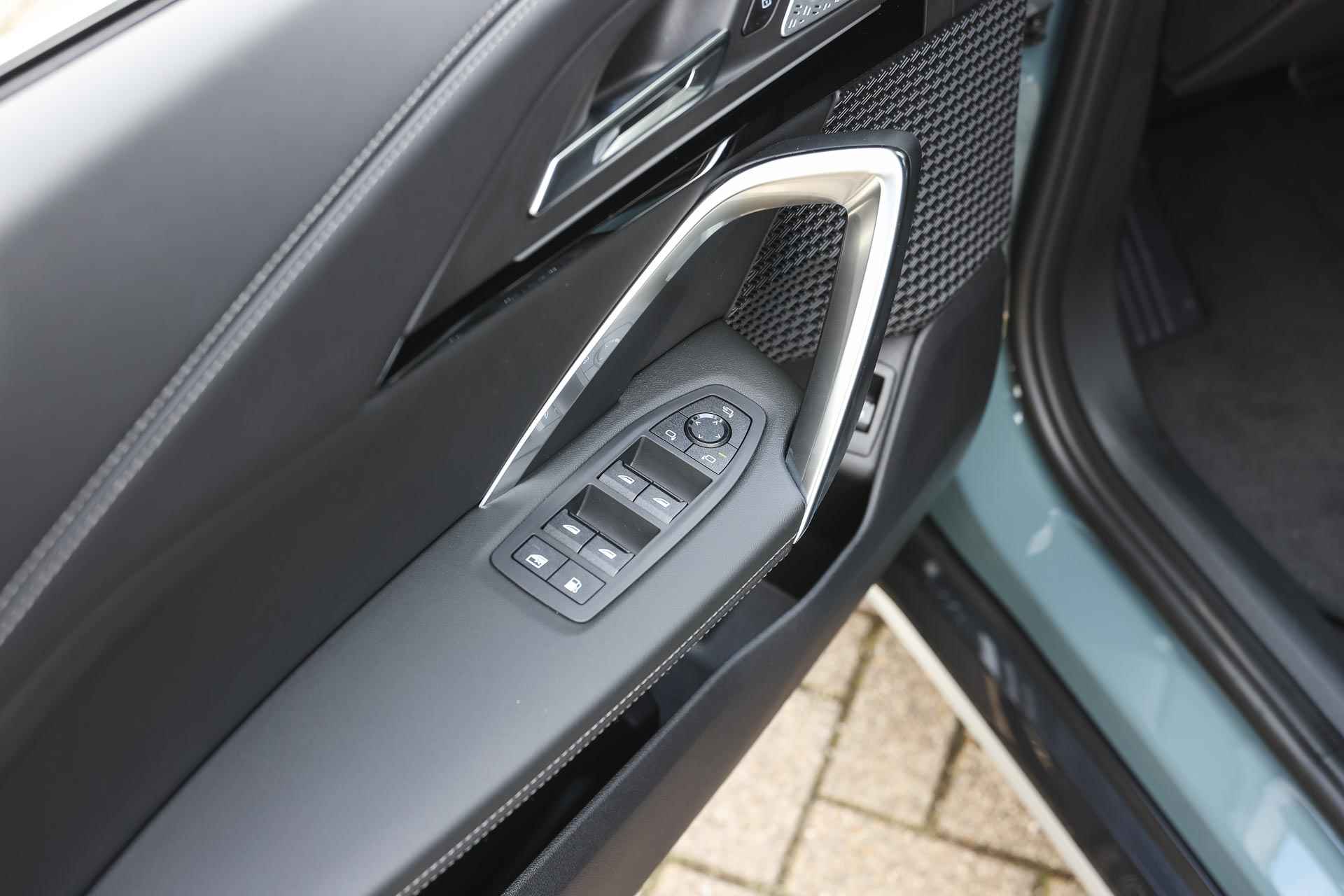 BMW X1 xDrive30e High Executive xLine Automaat / Panoramadak / Trekhaak / Sportstoelen / Adaptieve LED / M Adaptief onderstel / Parking Assistant Plus / Head-Up / Comfort Access - 13/26