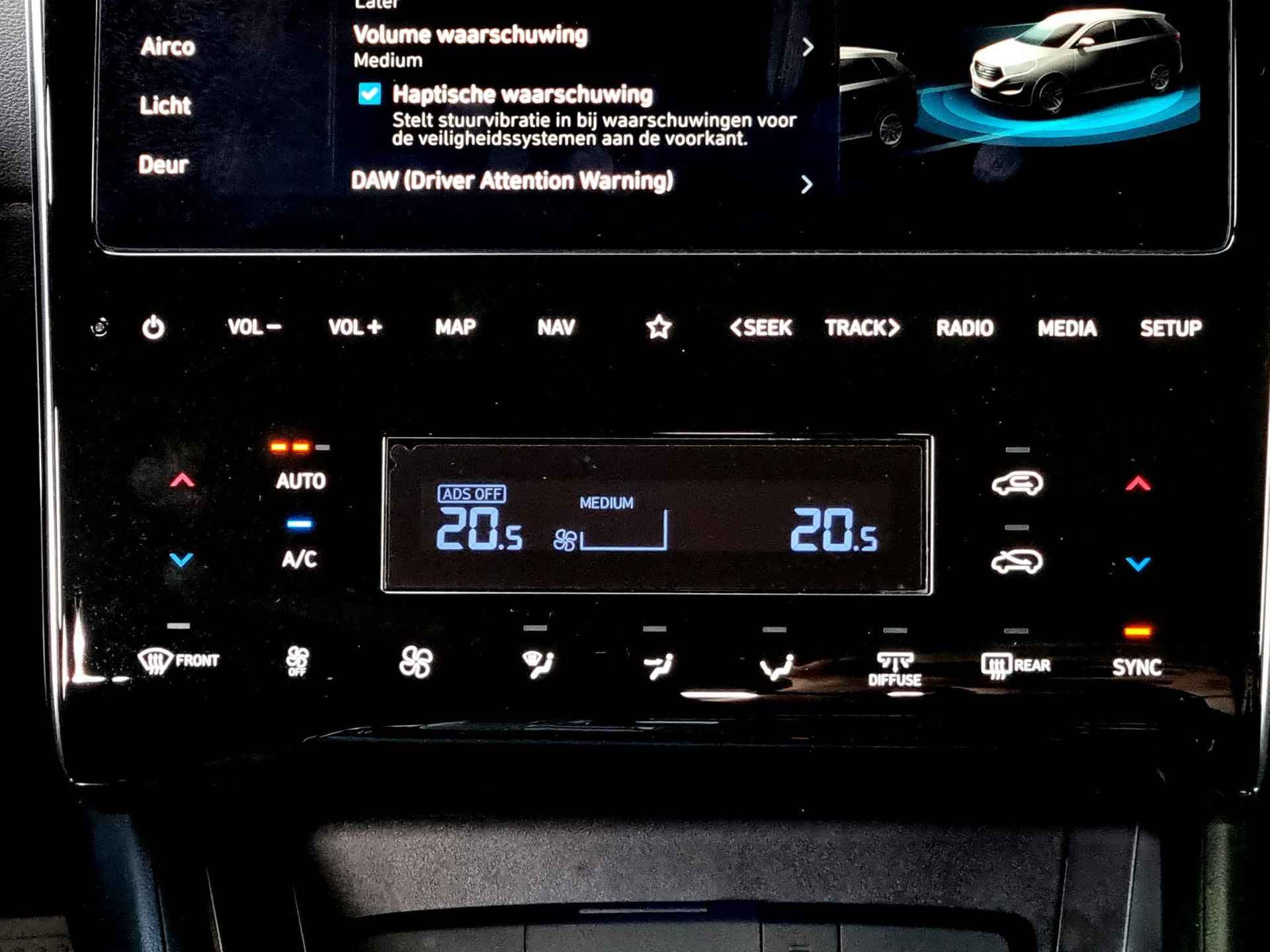 Hyundai Tucson 1.6 T-GDI HEV Comfort Smart 230PK Automaat / 1650KG Trekgewicht / Elektrische Achterklep / Airco Separaat Achter - 16/43