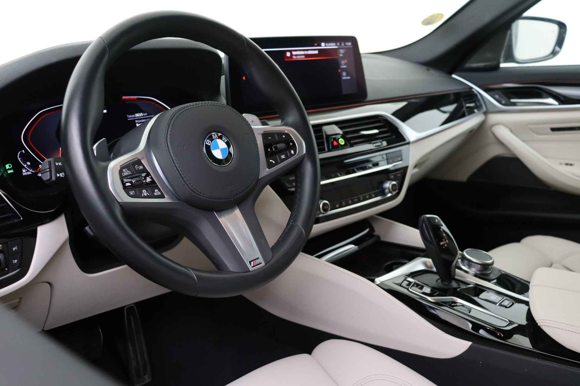 BMW 5 Serie 520d High Executive M Sport Automaat / Schuif-kanteldak / Parking Assistant Plus / Stoelverwarming / Head-Up / Adaptieve LED / Harman Kardon / Live Cockpit Professional - 4/70