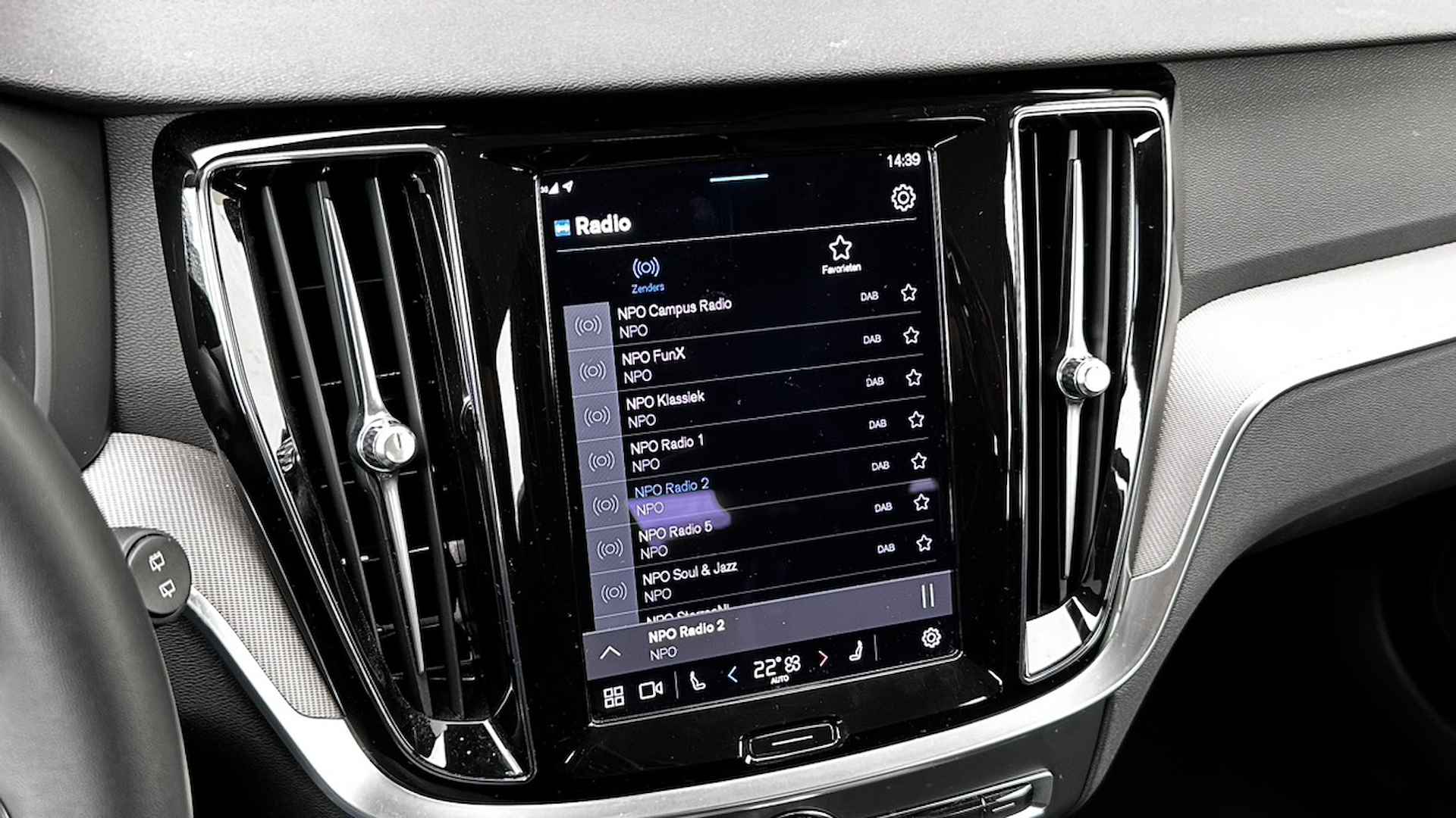 Volvo V60 2.0 T6 Recharge AWD Plus Dark | Camera | Adaptive Cruise Control | DAB+ | Google Maps - 41/48