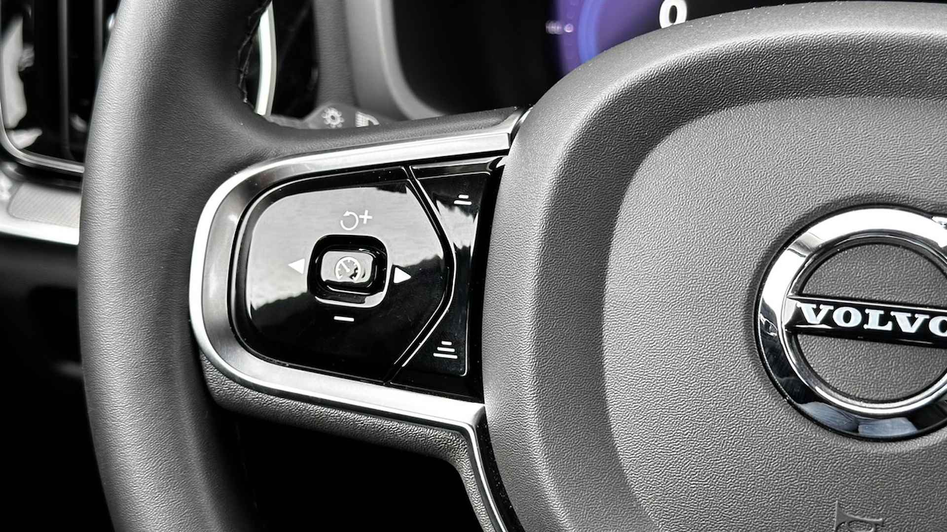Volvo V60 2.0 T6 Recharge AWD Plus Dark | Camera | Adaptive Cruise Control | DAB+ | Google Maps - 43/48