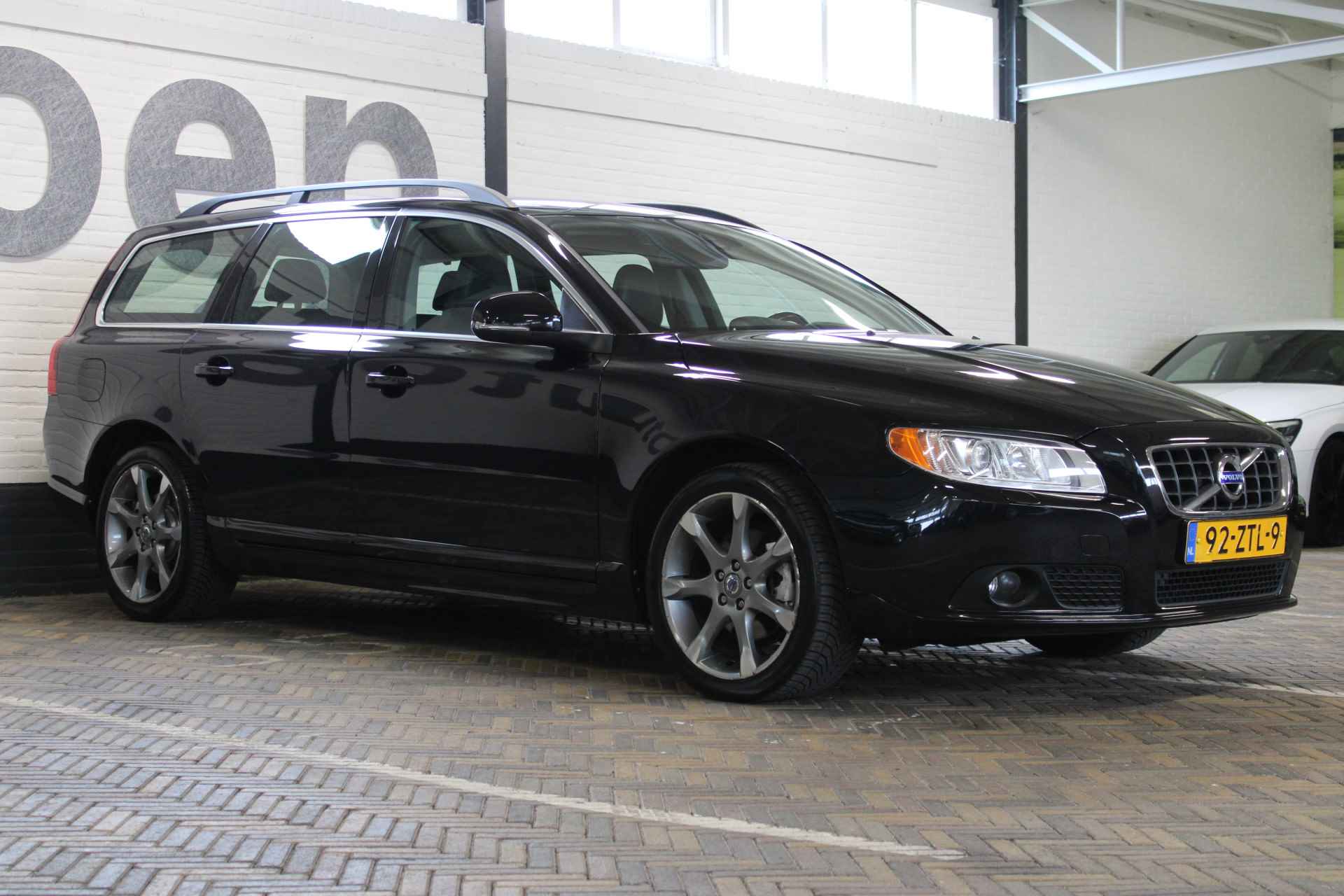 Volvo V70 1.6 T4 Nordic | Trekhaak | Stoelverwarming | Parkeersensoren | Navigatie | Bluetooth | Dealer onderhouden | Cruise control | Climate control | - 19/48