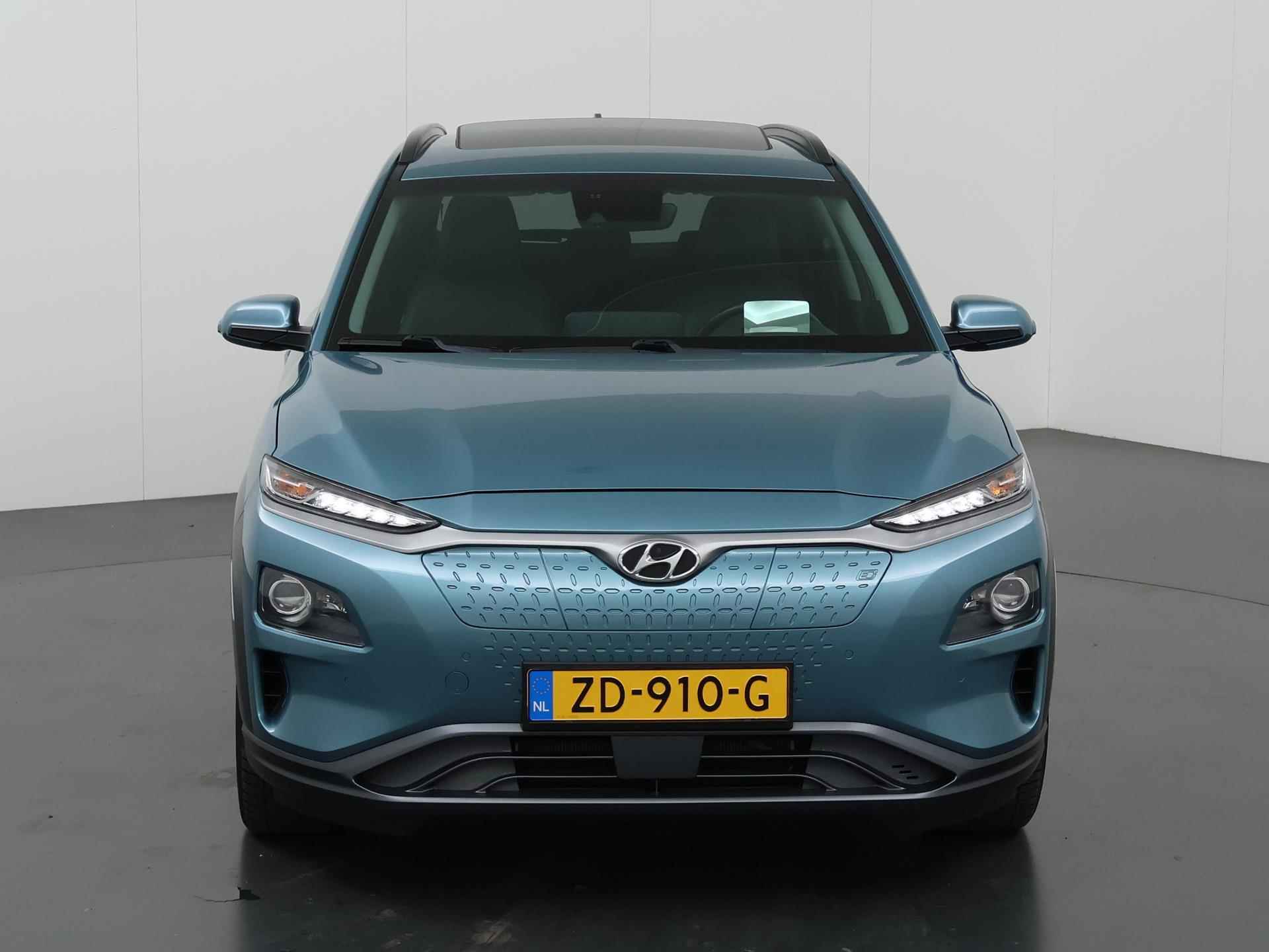 Hyundai Kona EV Premium 64 kWh | Schuif/Kantel dak | Navigatie | Camera | Stoelverwarming/Koeling | HUD | Lederen bekleding | Ele. verstelbare stoelen | Apple CarPlay | Krell Audio | - 4/48